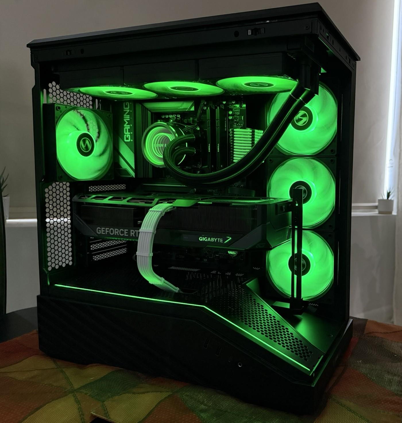 GeForce RTX 5070 Ti Lian Li Gaming PC - Ryzen 5 7600X3D, 32GB RAM, 1TB NVMe SSD