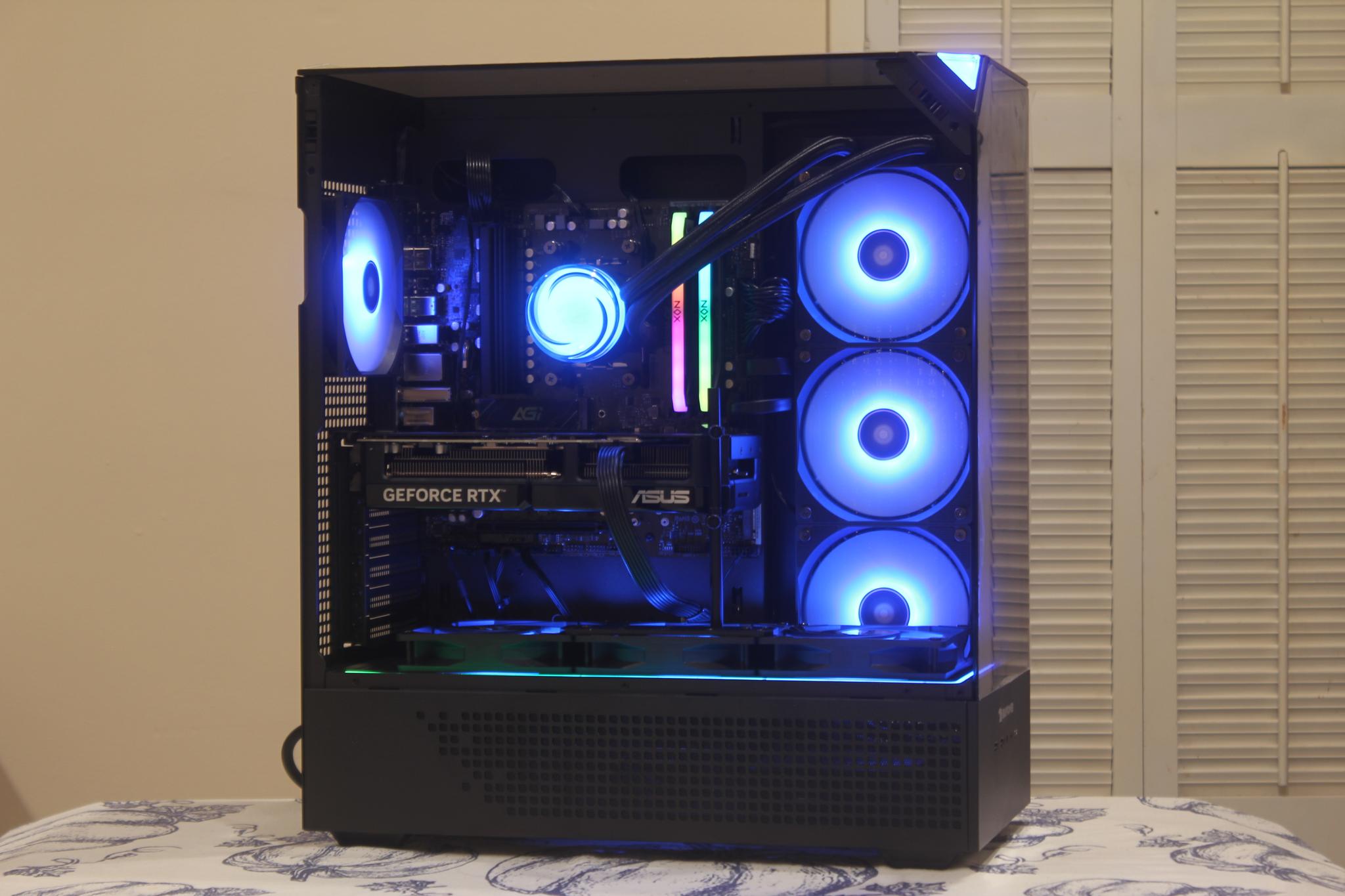 🚀Performance Gamer🚀 Ryzen 7 7700X | RTX 5070 12GB | 32GB DDR5 | 2TB nVME SSD | Black | RGB+Wifi