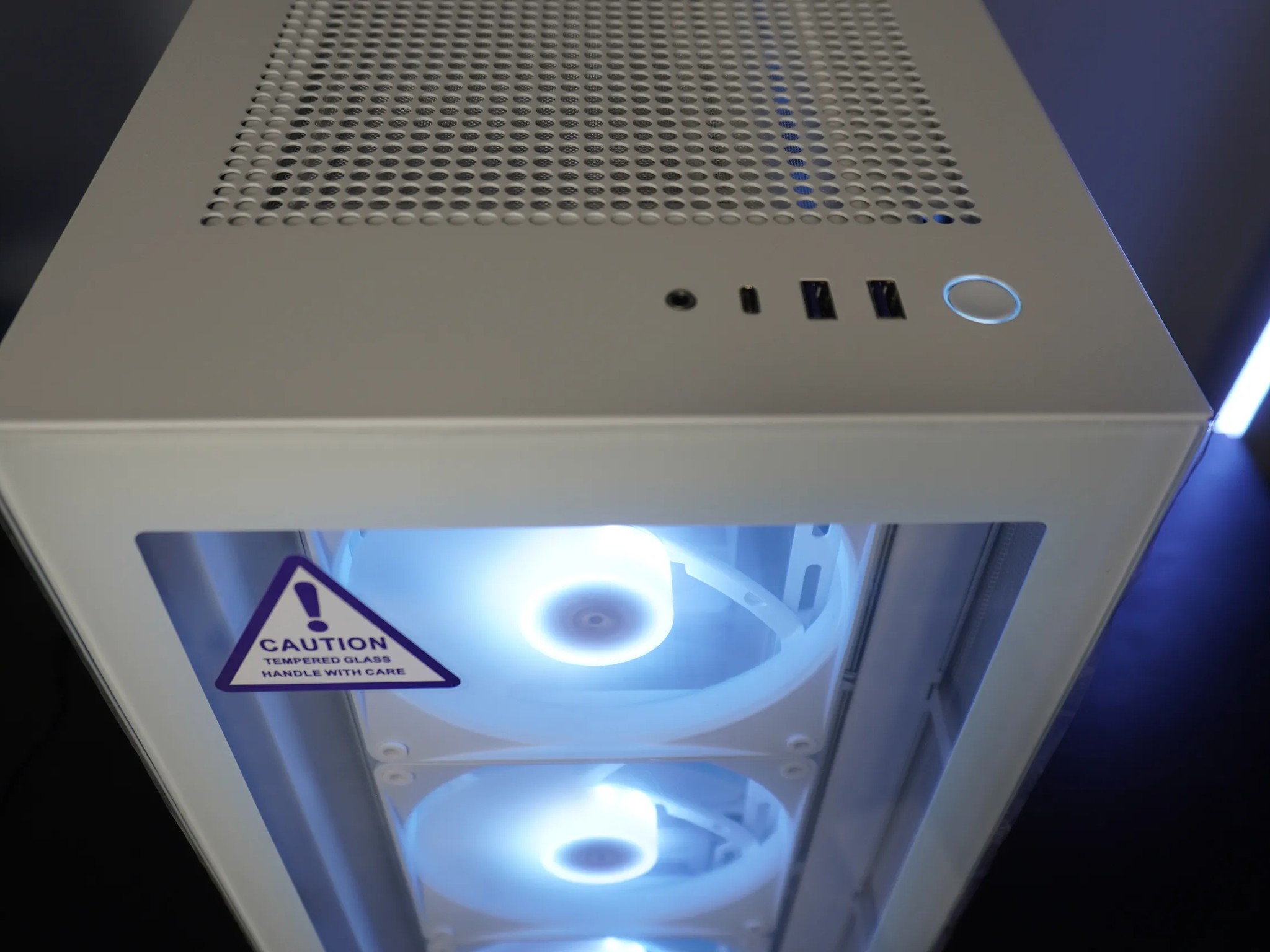 🤍AESTHETIC MACHINE🤍 💚 RTX 4060ti 8GB 💙 Intel I5 12600KF 10 Cores | 32GB DDR5 | 2TB 7000mhz NVME