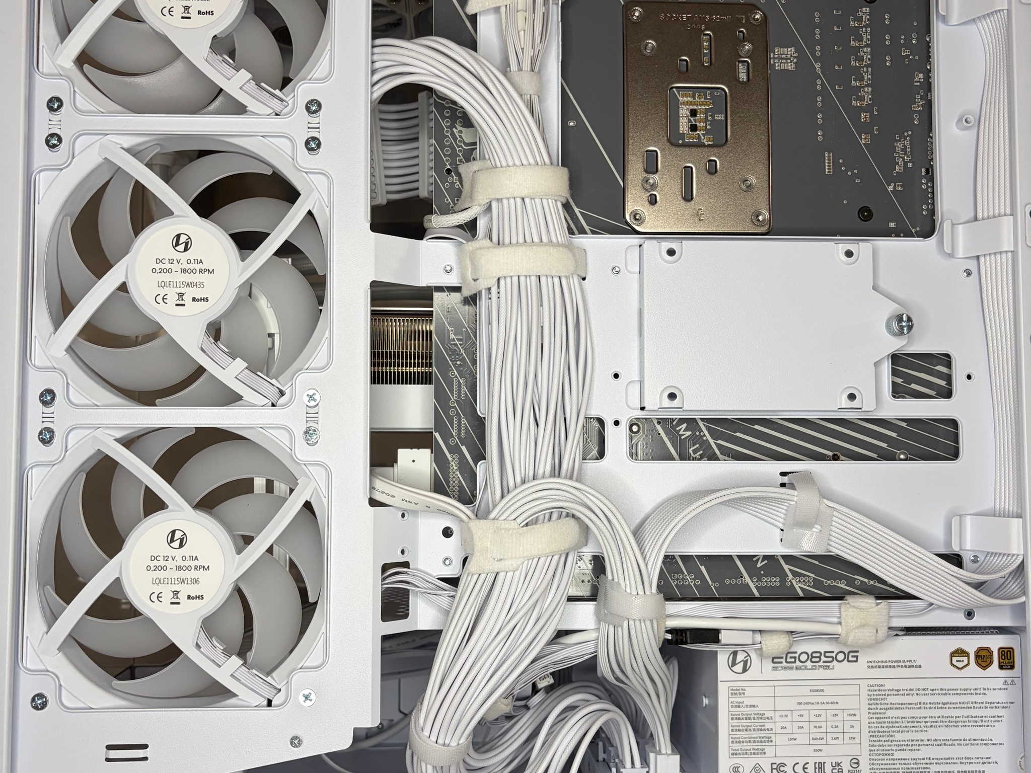 All White 9700X / 5070 AERO / Lian Li V100