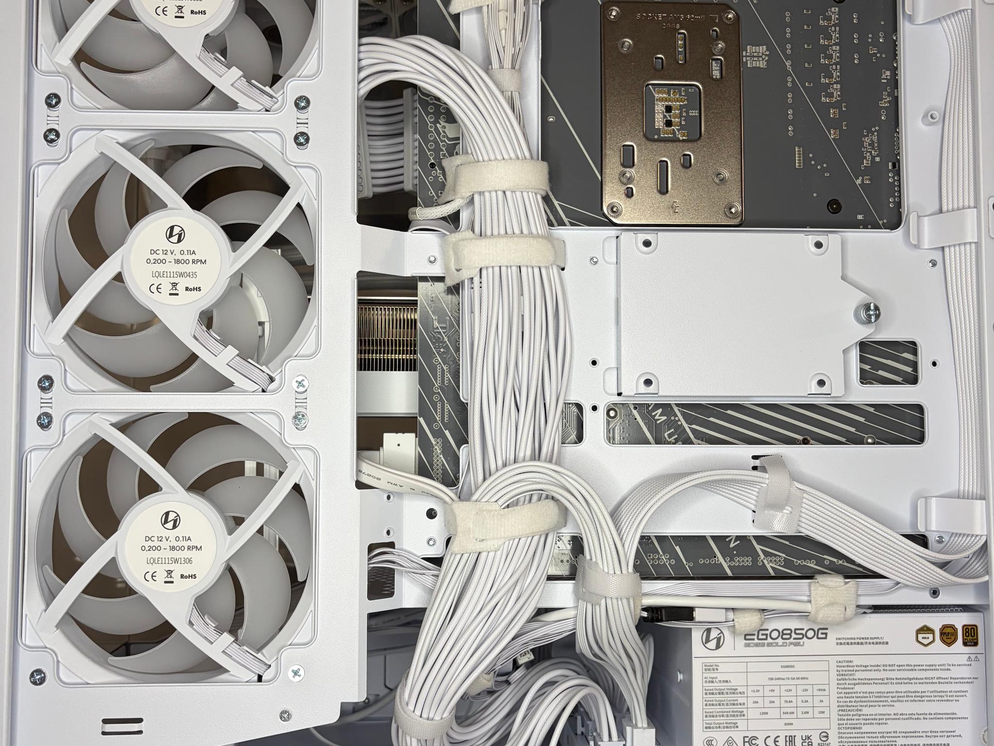 All White 9700X / 5070 AERO / Lian Li V100