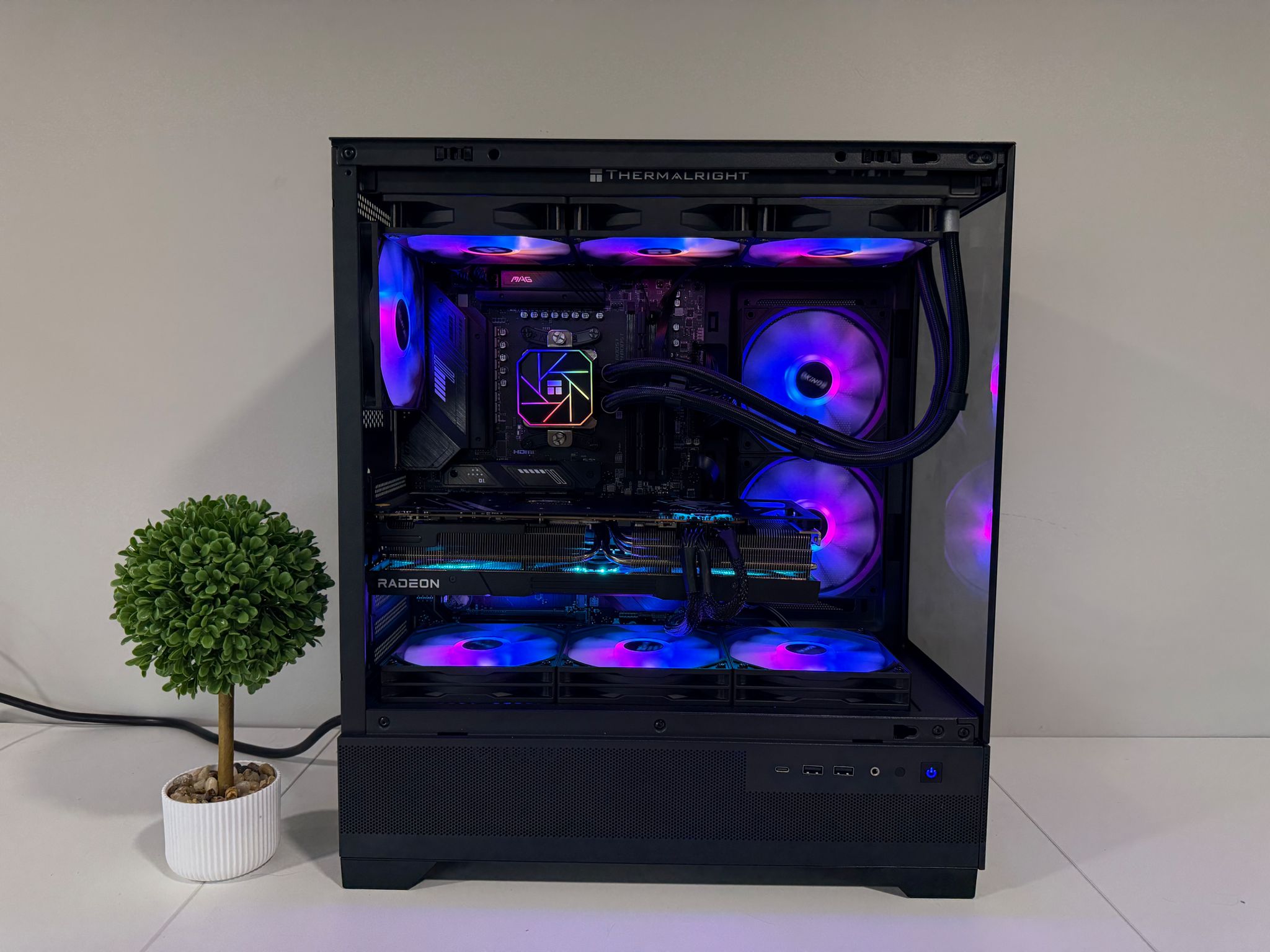 Insane 7900 XTX 4K Gaming PC (Ryzen 9 7950 X3D)