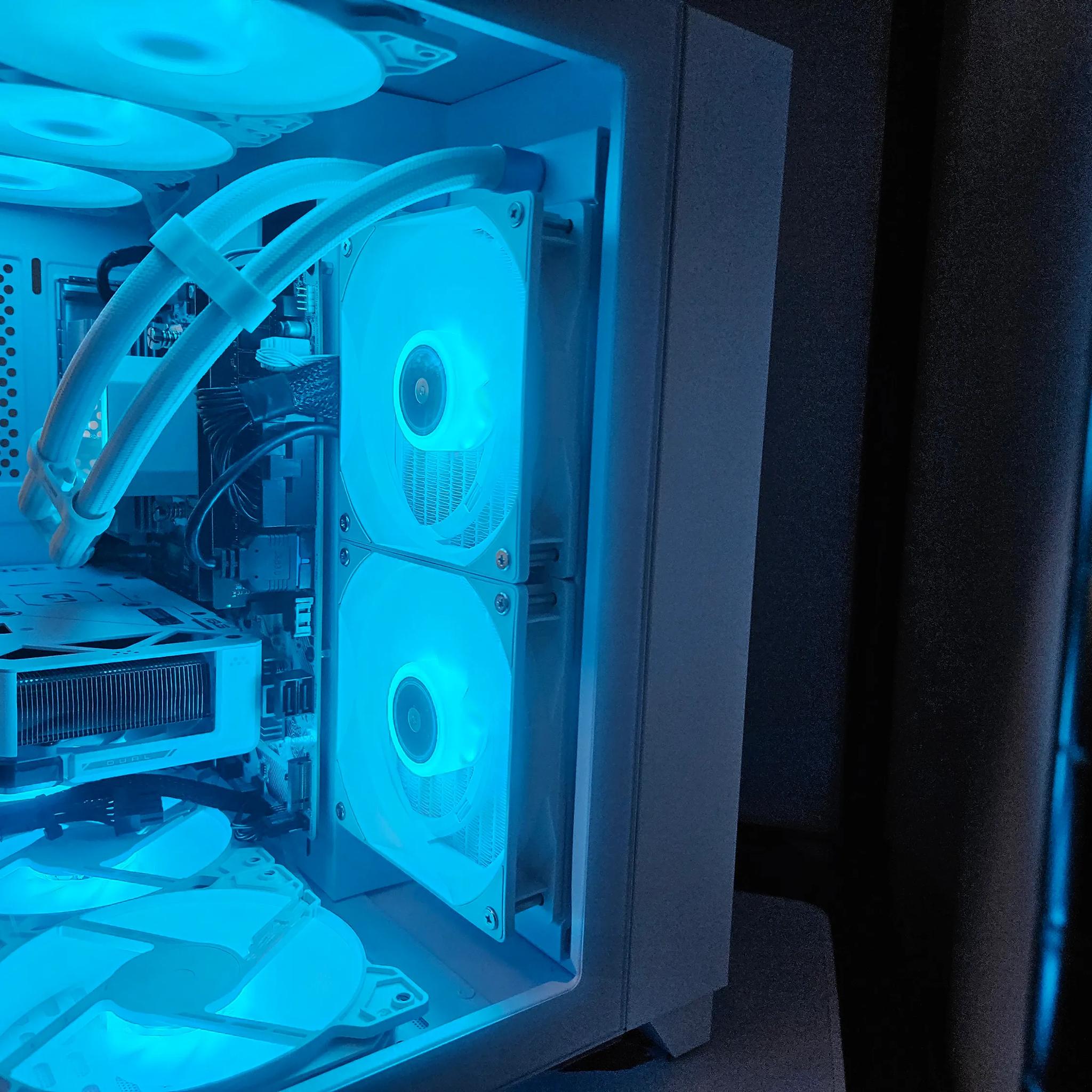 Arctic beast Ryzen 5 5600X / 32GB / 2TB / RTX 4060