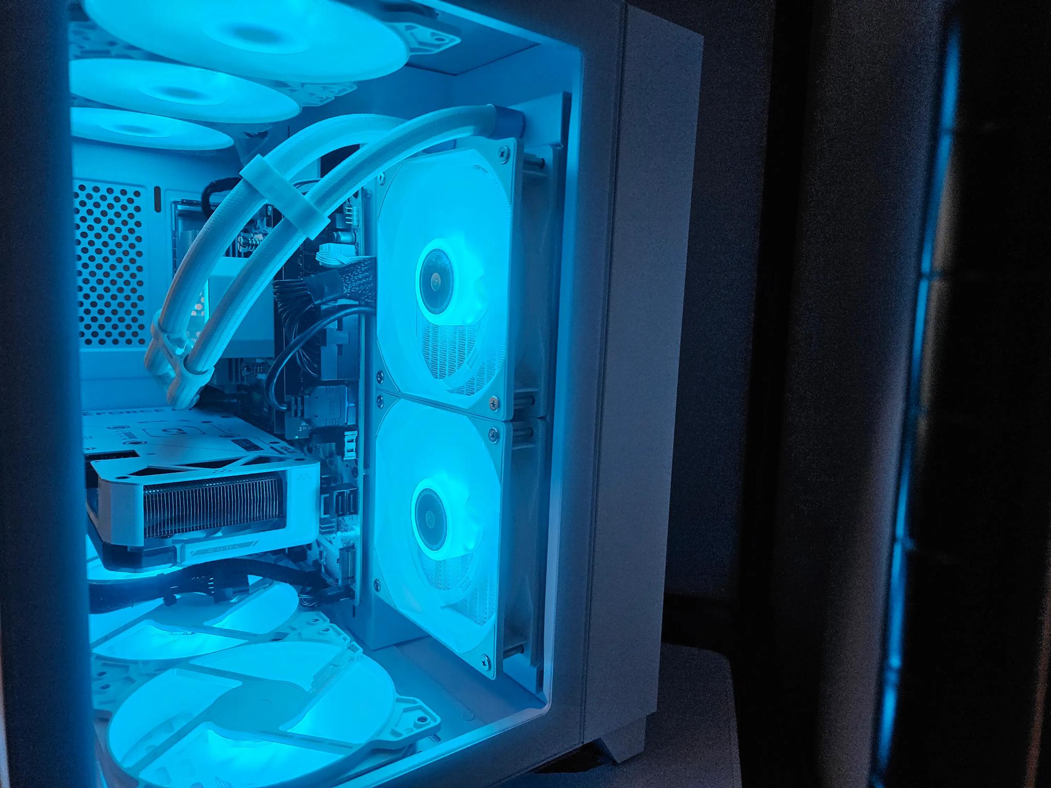 Arctic beast Ryzen 5 5600X / 32GB / 2TB / RTX 4060