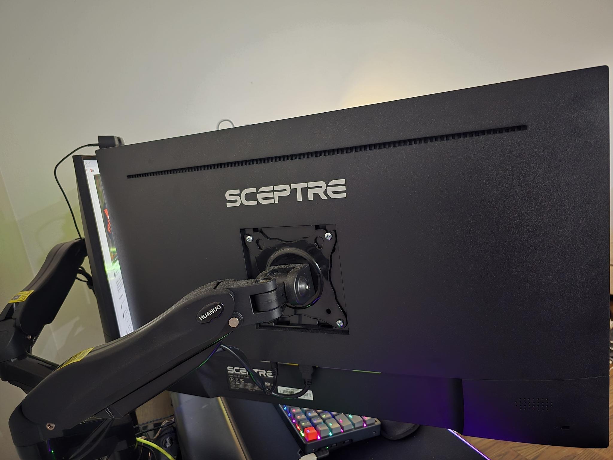 🔥 Sceptre 27” 4K 70Hz IPS Monitor | 99% sRGB | Built-in Speakers | Excellent Condition!