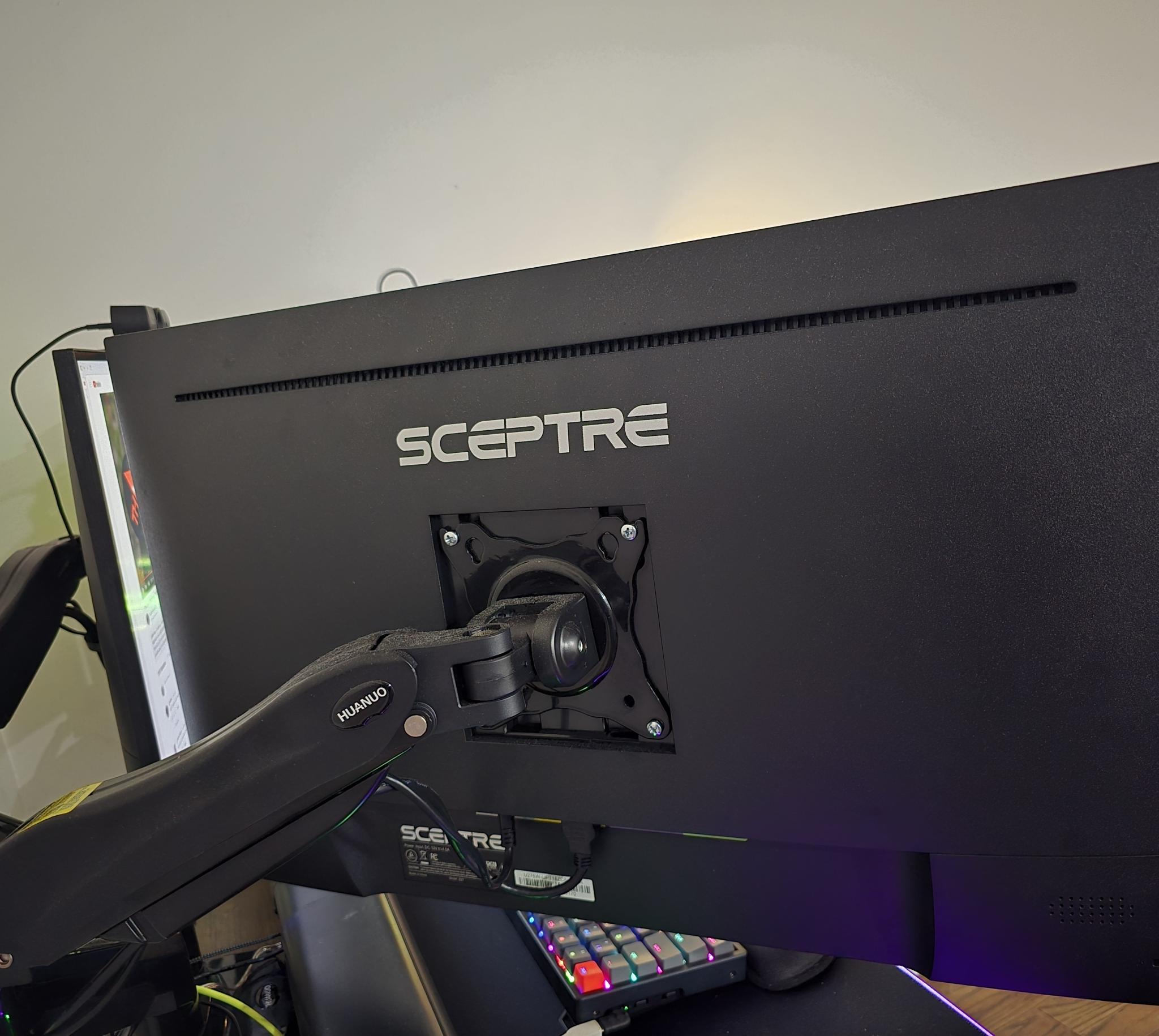 🔥 Sceptre 27” 4K 70Hz IPS Monitor | 99% sRGB | Built-in Speakers | Excellent Condition!