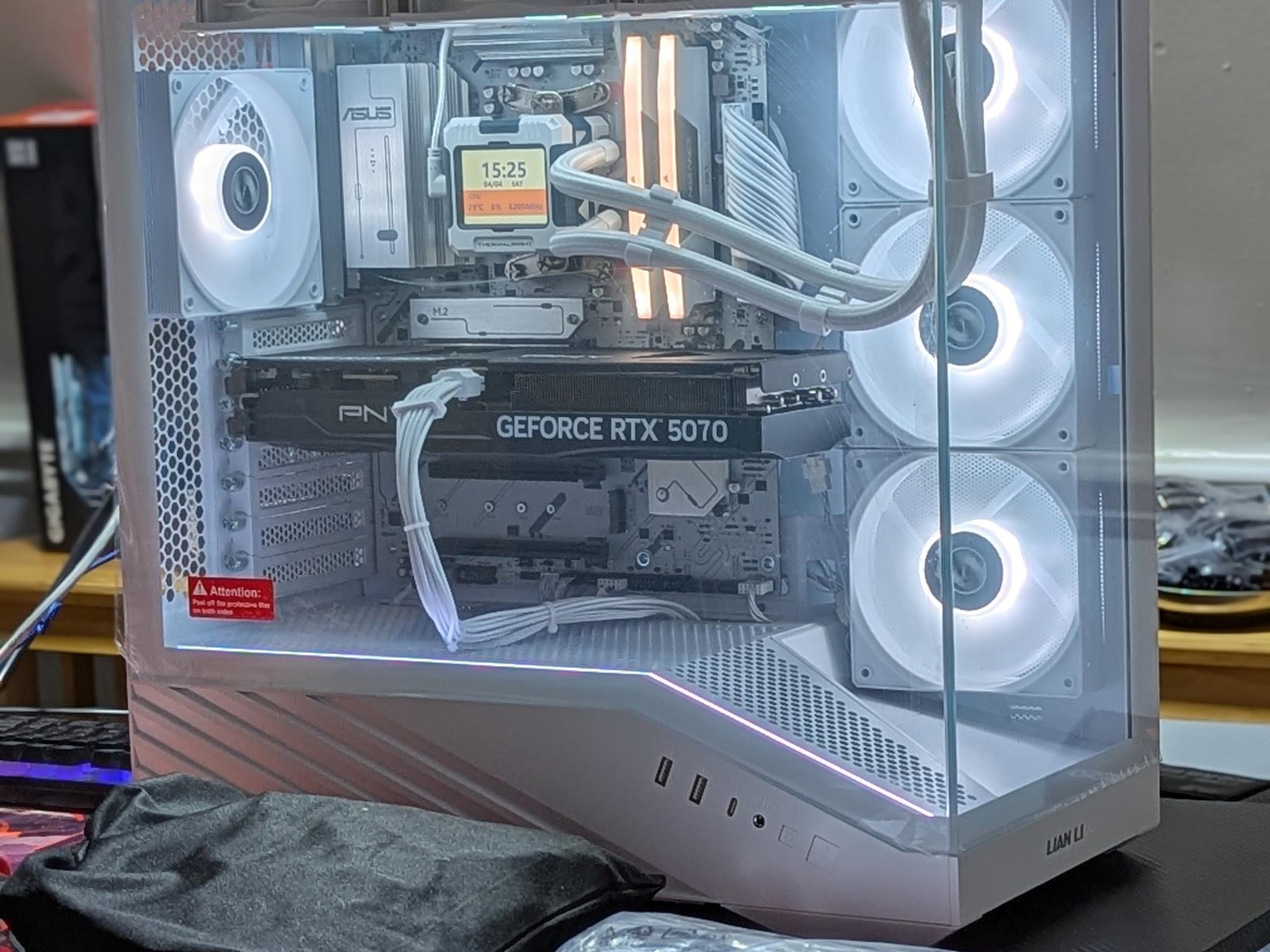 RYZEN 7 7800X3D CPU|PNY 5070 12 GB DDR7 GPU|KLEVV 4 TB M.2 SSD |32 GB DDR5 6000|Windows 11 Pro Activ