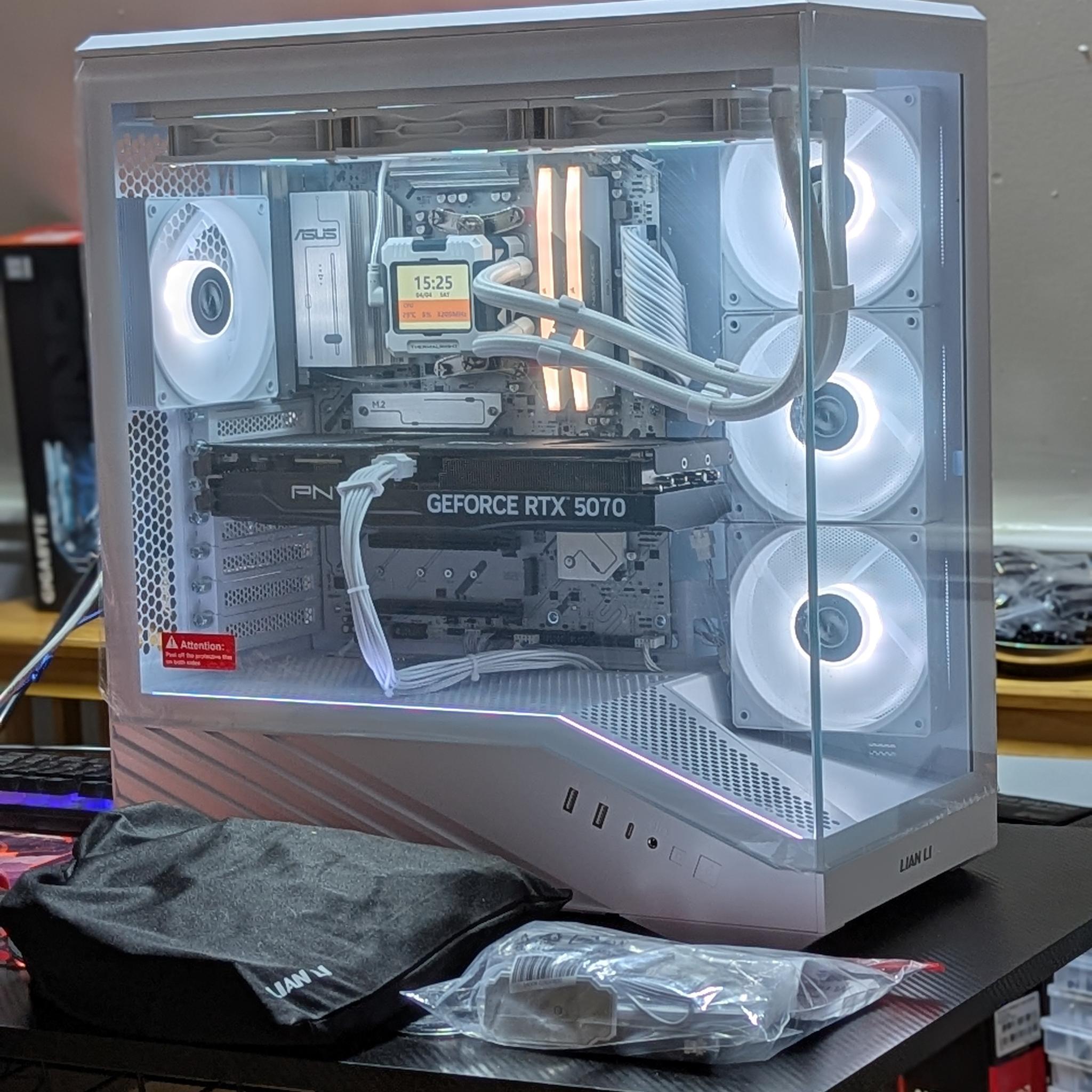 RYZEN 7 7800X3D CPU|PNY 5070 12 GB DDR7 GPU|KLEVV 4 TB M.2 SSD |32 GB DDR5 6000|Windows 11 Pro Activ