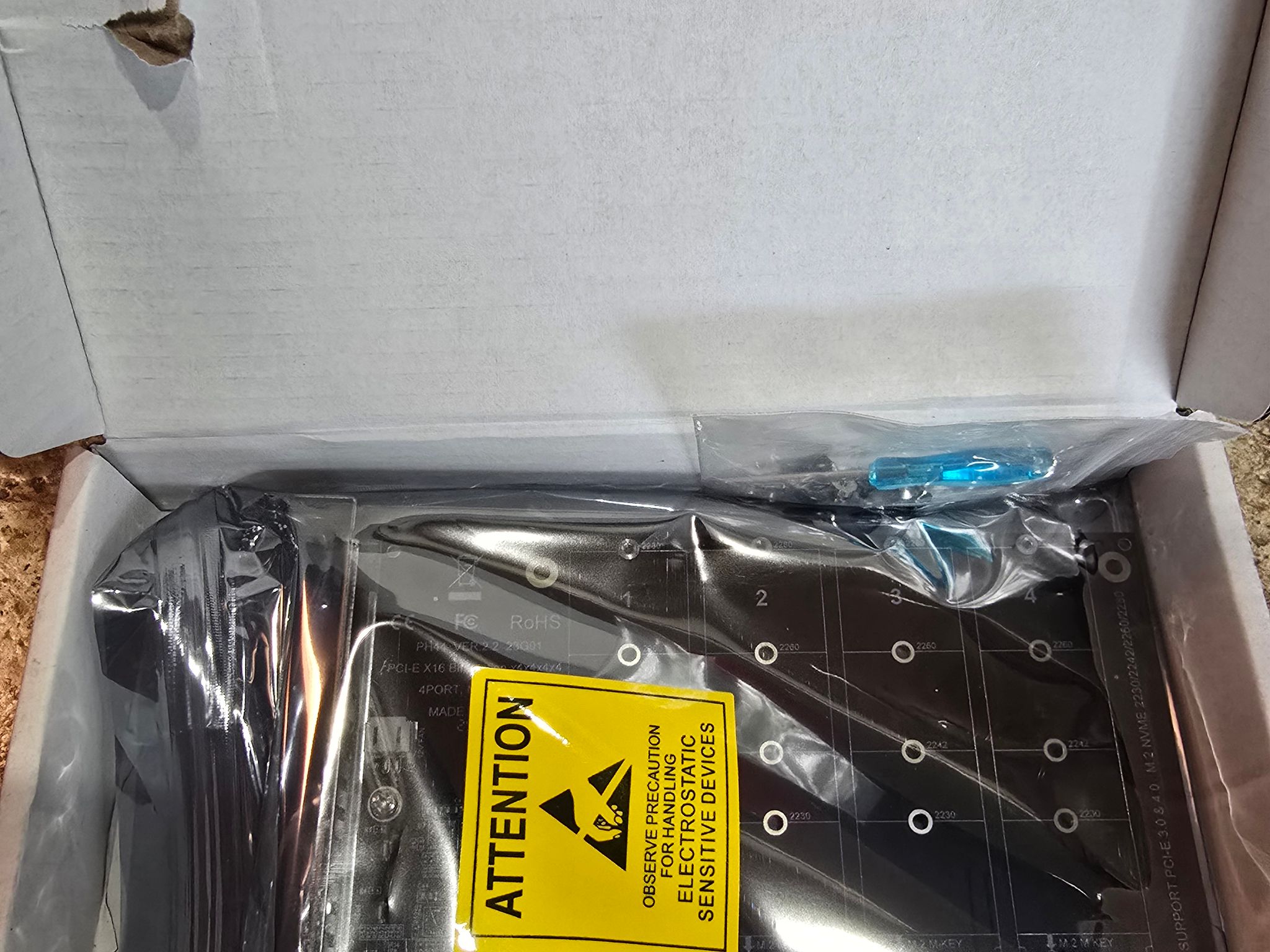 M.2 NVMe SSD to PCI-E x16 Host Controller Expansion Card 4 x 64Gbps M Key Hard Drive