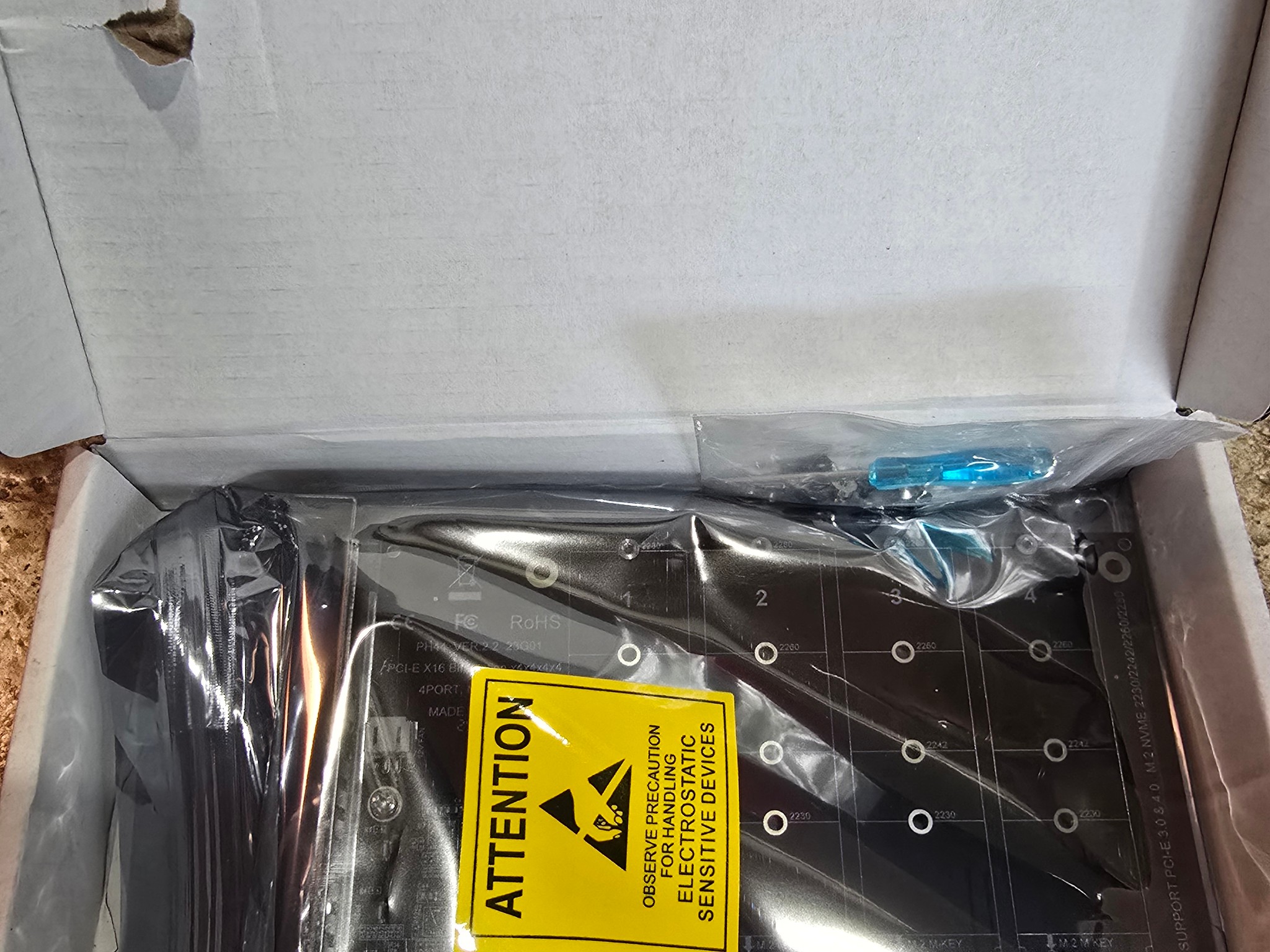 M.2 NVMe SSD to PCI-E x16 Host Controller Expansion Card 4 x 64Gbps M Key Hard Drive