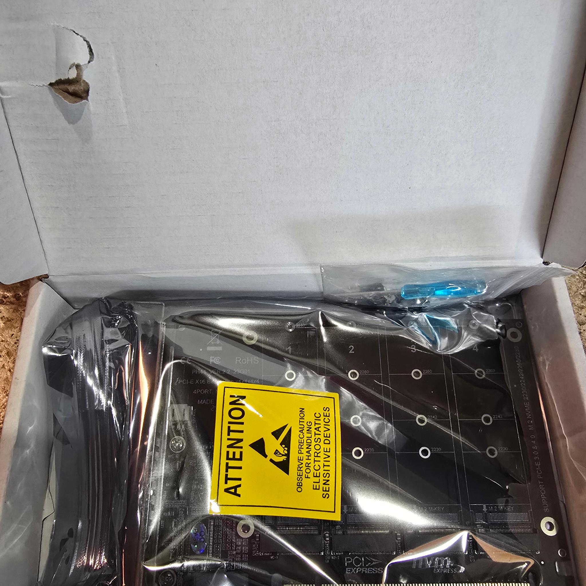 M.2 NVMe SSD to PCI-E x16 Host Controller Expansion Card 4 x 64Gbps M Key Hard Drive