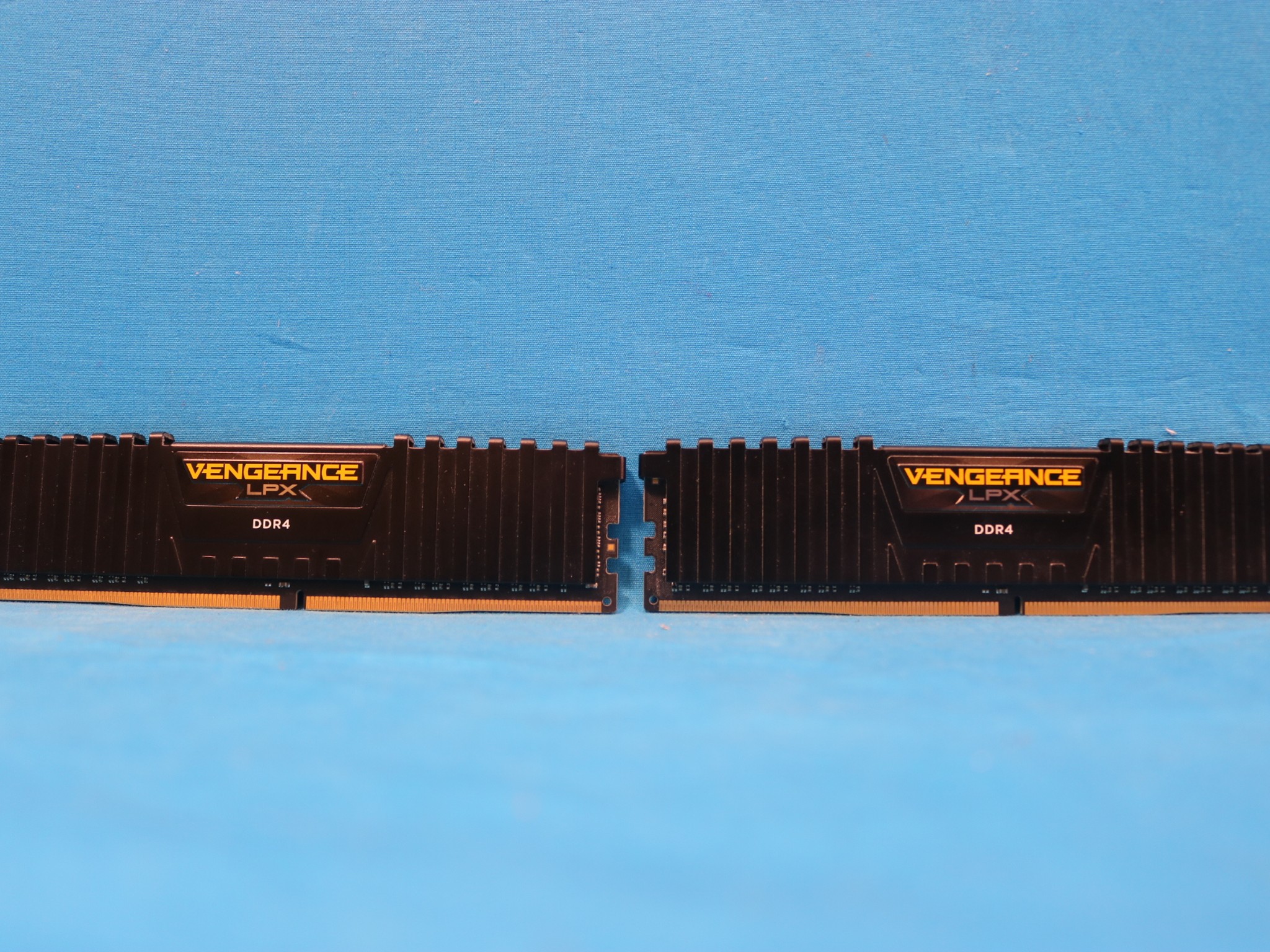 Corsair Vengeance LPX 16GB (2x8GB) DDR4 3200MHz 1.35V CL16 Desktop RAM Kit CMK16GX4M2B3200C16