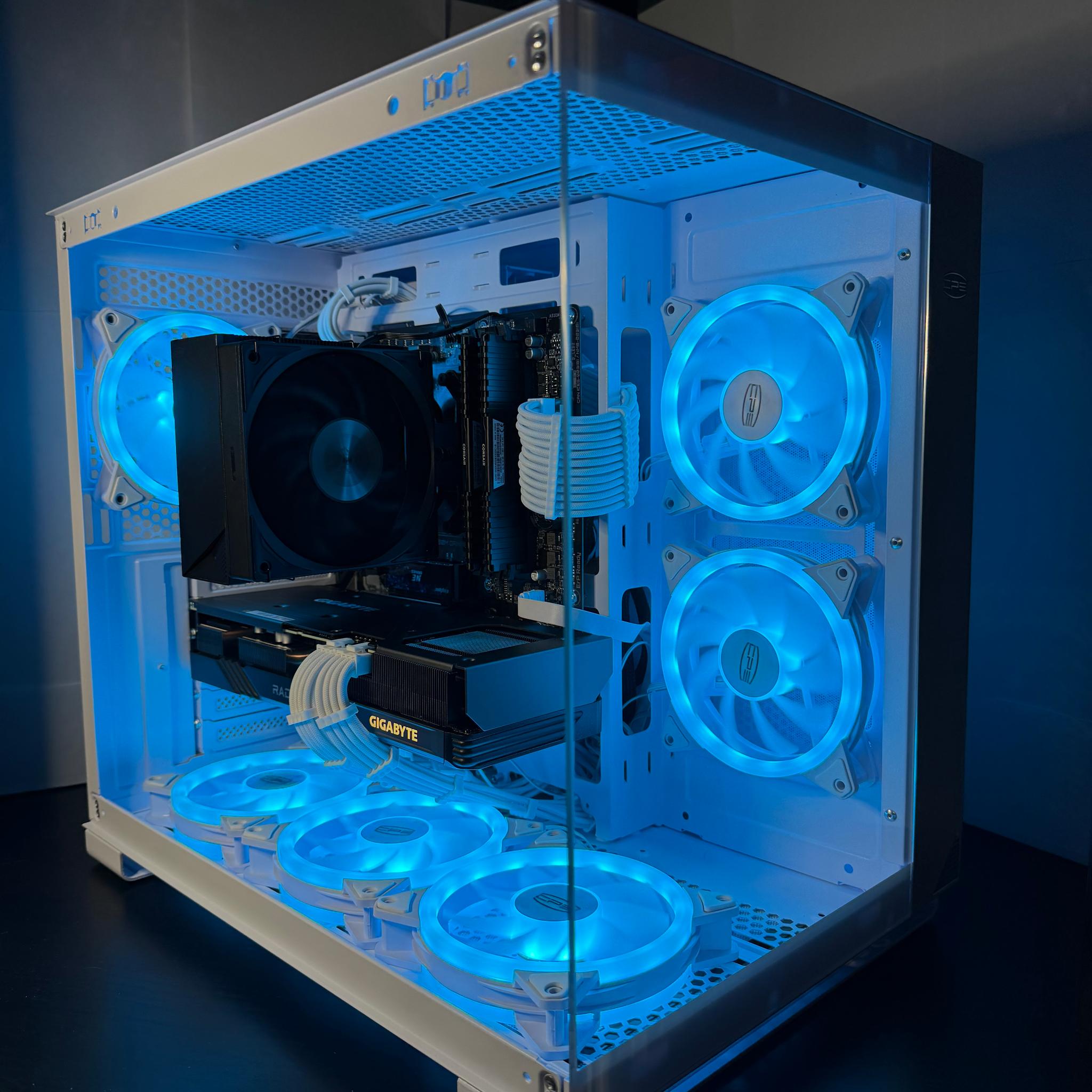 Gaming PC // Gigabyte RX 7600XT 12GB // Ryzen 5 5500 // 16 GB Ram // 1 TB NVME SSD