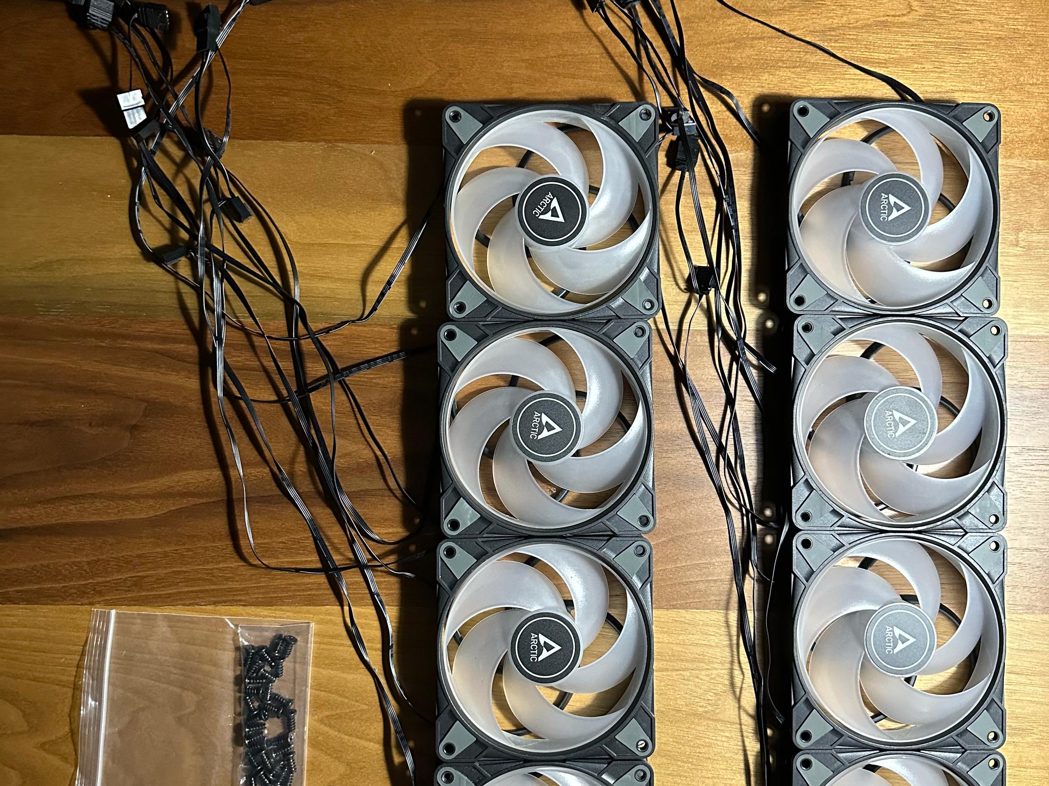 Arctic P12 A-RGB (120mm) 8 Fans