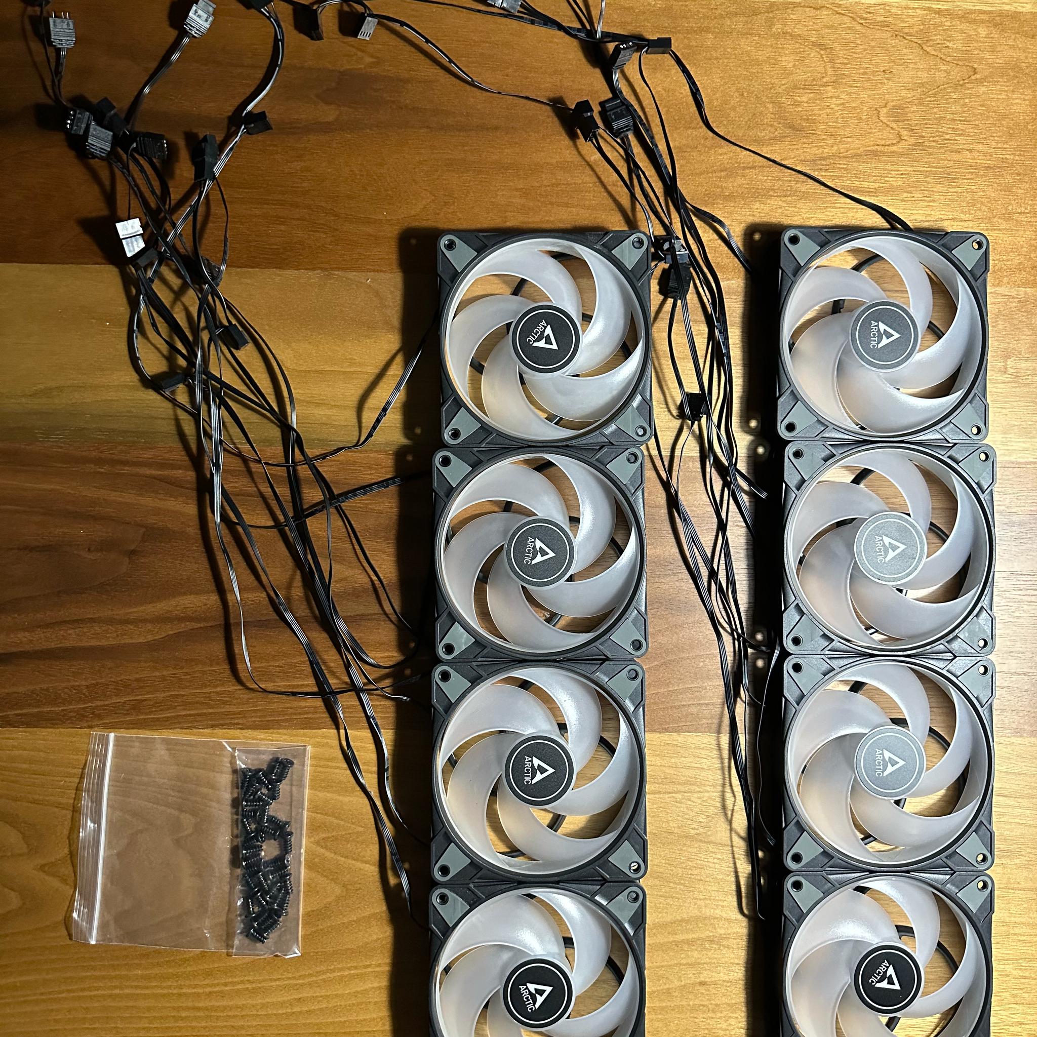 Arctic P12 A-RGB (120mm) 8 Fans
