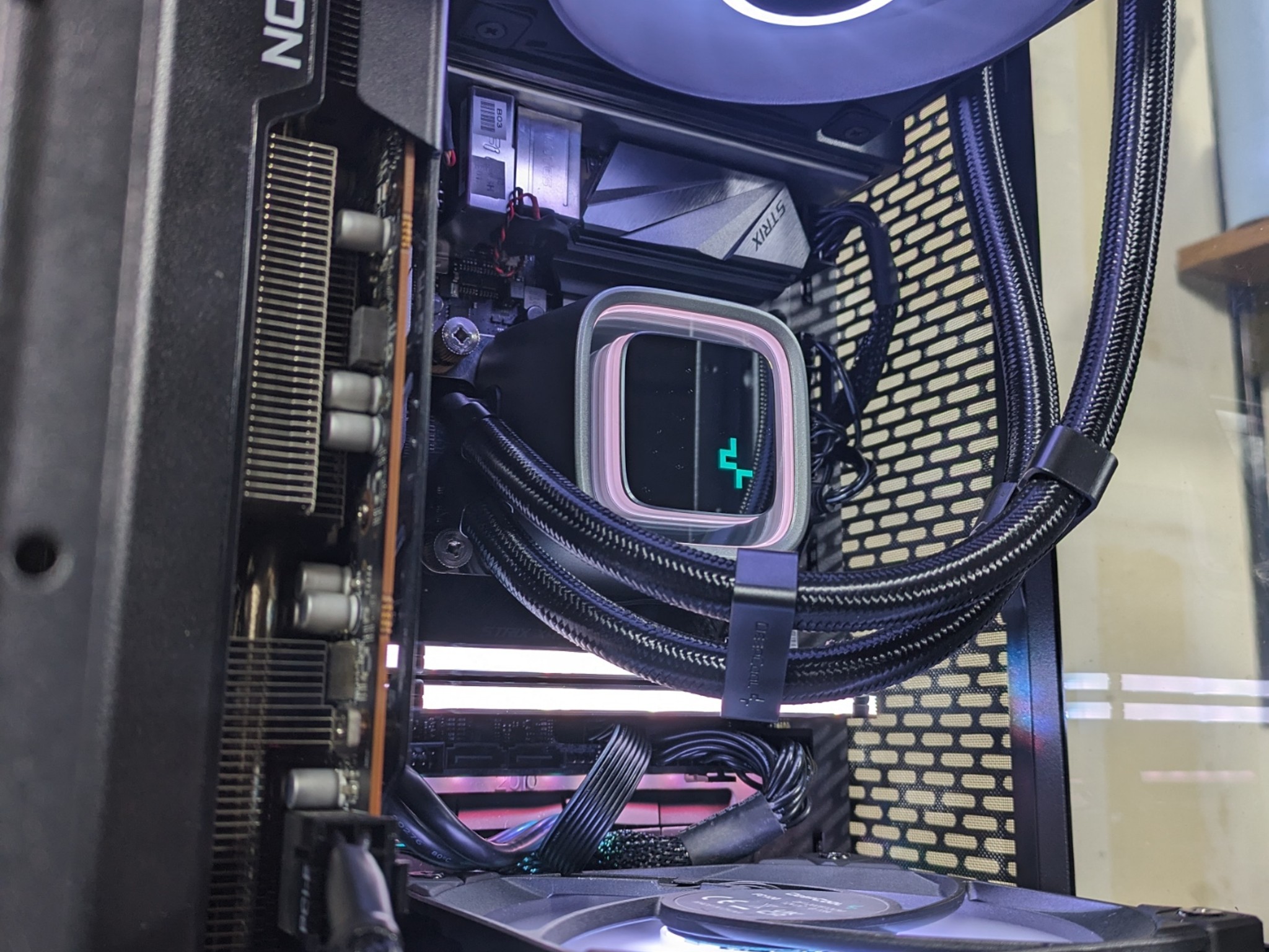 Thermaltake Tower 100 ITX Gaming PC | Ryzen 5 3600 | RX 6600 XT | 1 TB M.2