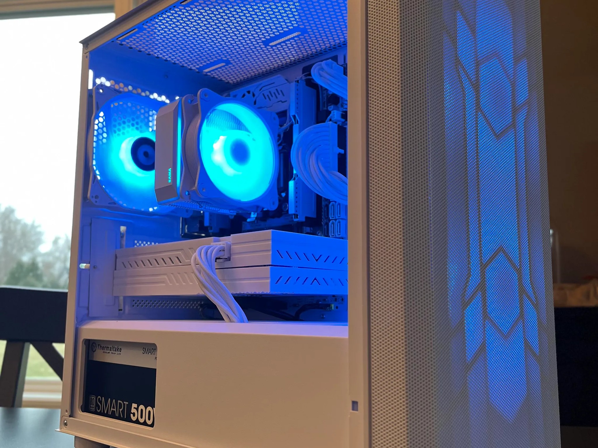 ALL WHITE GAMING PC | RX 580 | XEON 2640 V3 | 16GB DDR4 | 500GB NVME