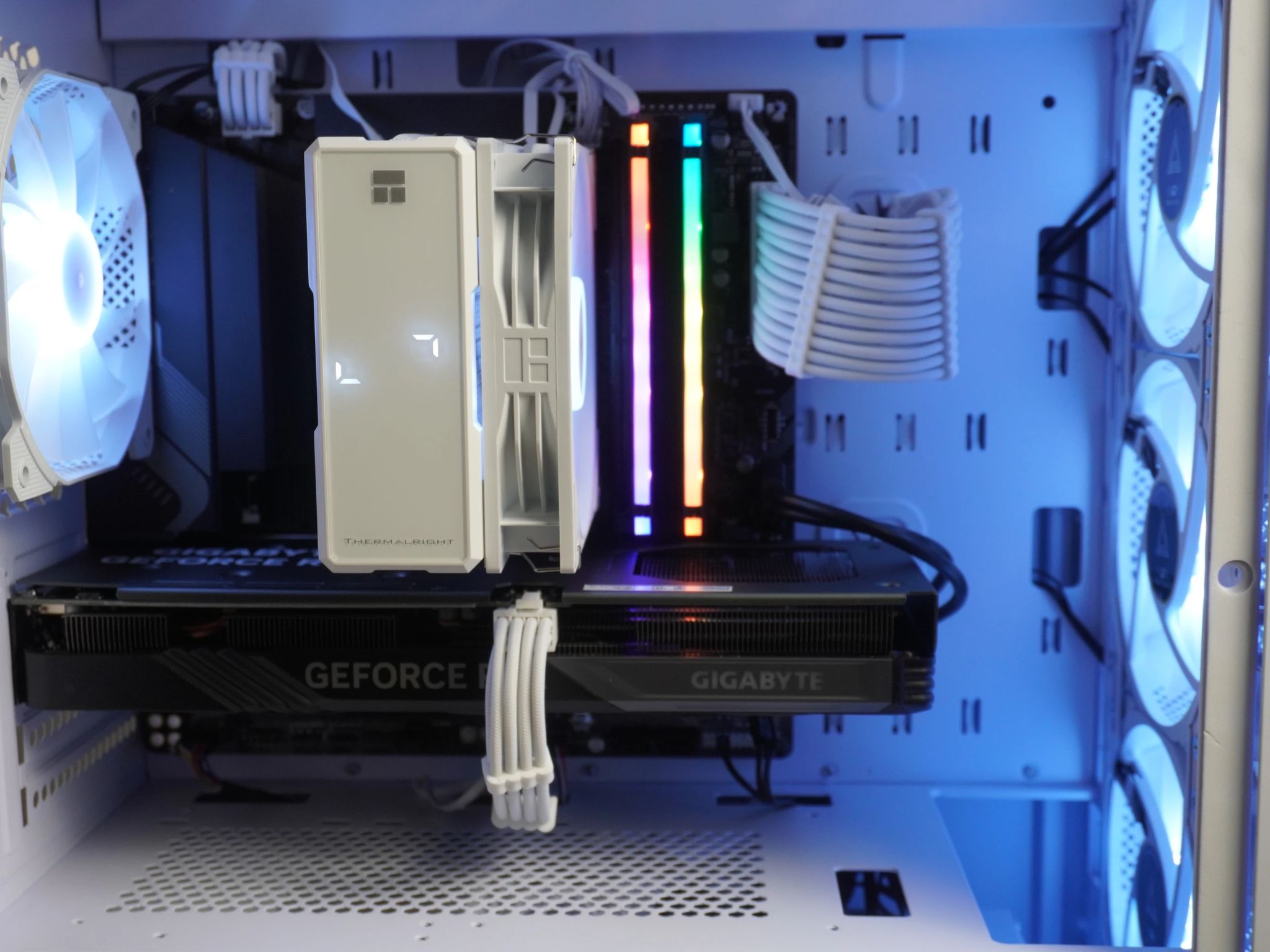 White & Black RTX 4060 Gaming PC
