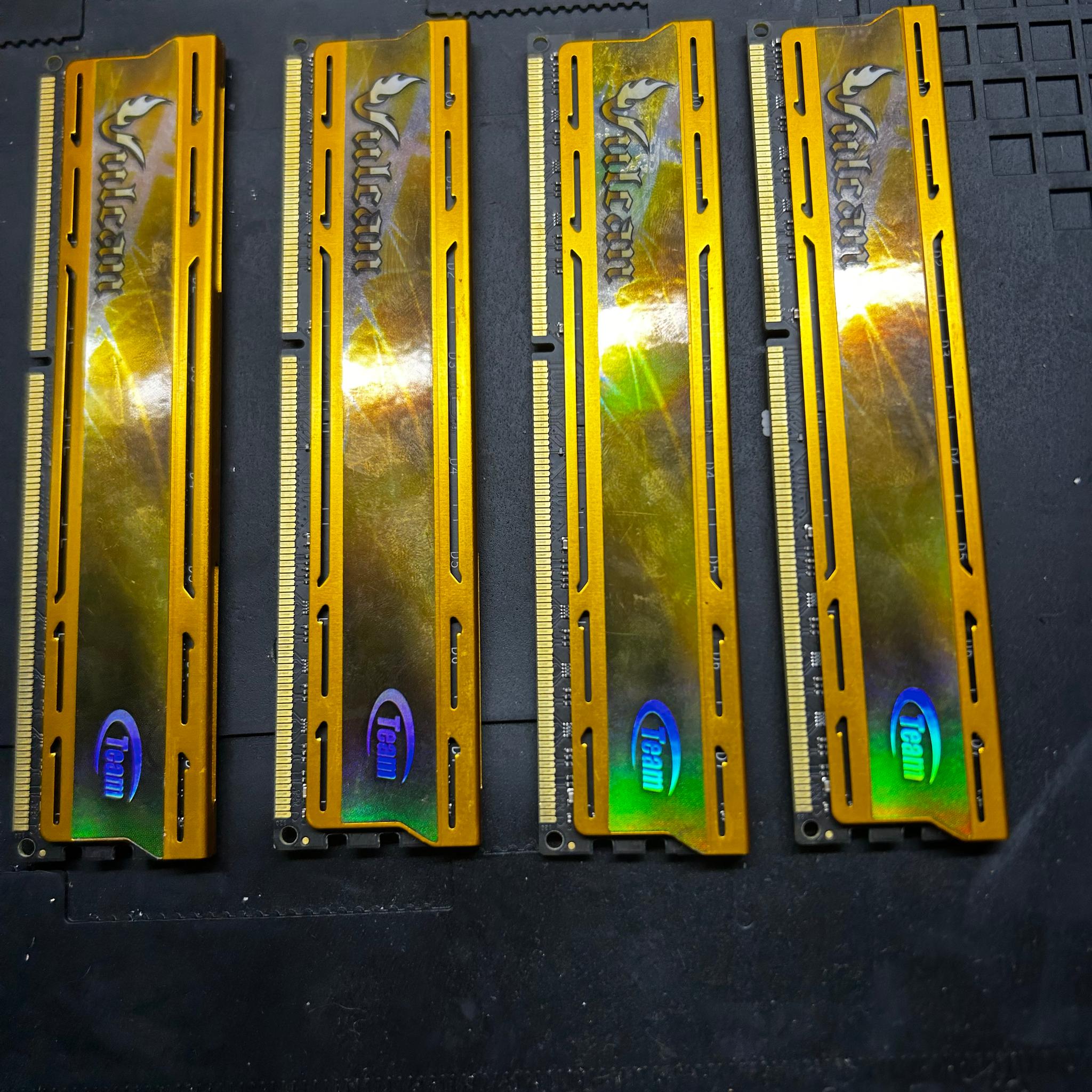 OLD STOCK GOOD CONDITION DDR3 MEMORY 4x4gigabyes