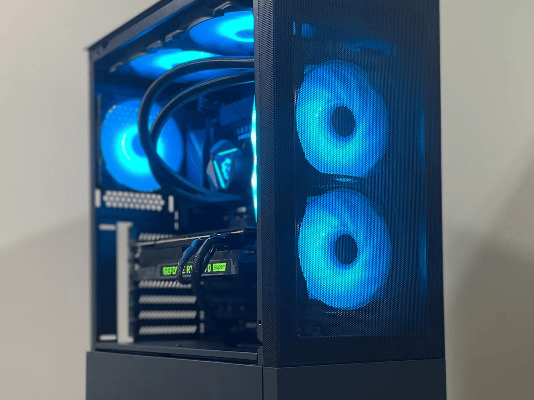 The Continental 🏨/ RTX 2070 Super 8GB, i5 10400 Gaming PC