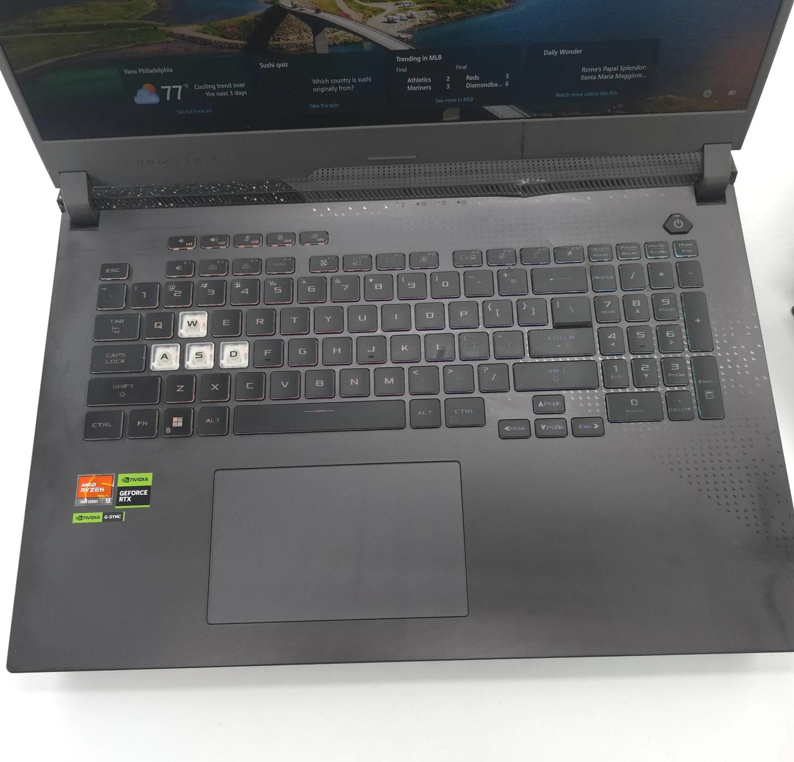 ASUS ROG Strix G17 17.3'' 1TB SSD 16GB RAM 3.0GHz Ryzen 9 7845HX RTX 4060 240Hz
