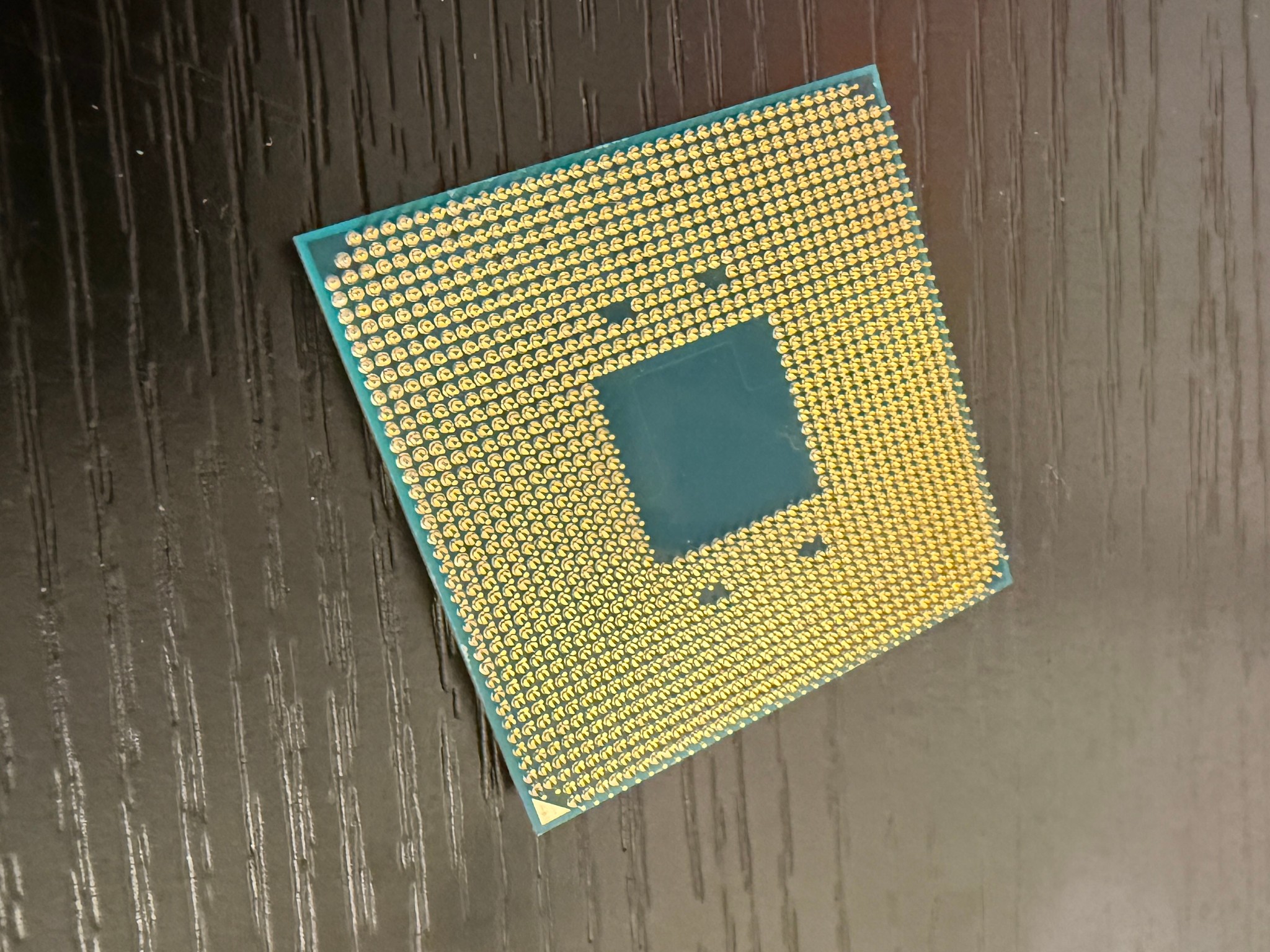 AMD Ryzen 3 2200GE With Wraith Stealth Cooler. 35w Low Power CPU With Radeon Graphics