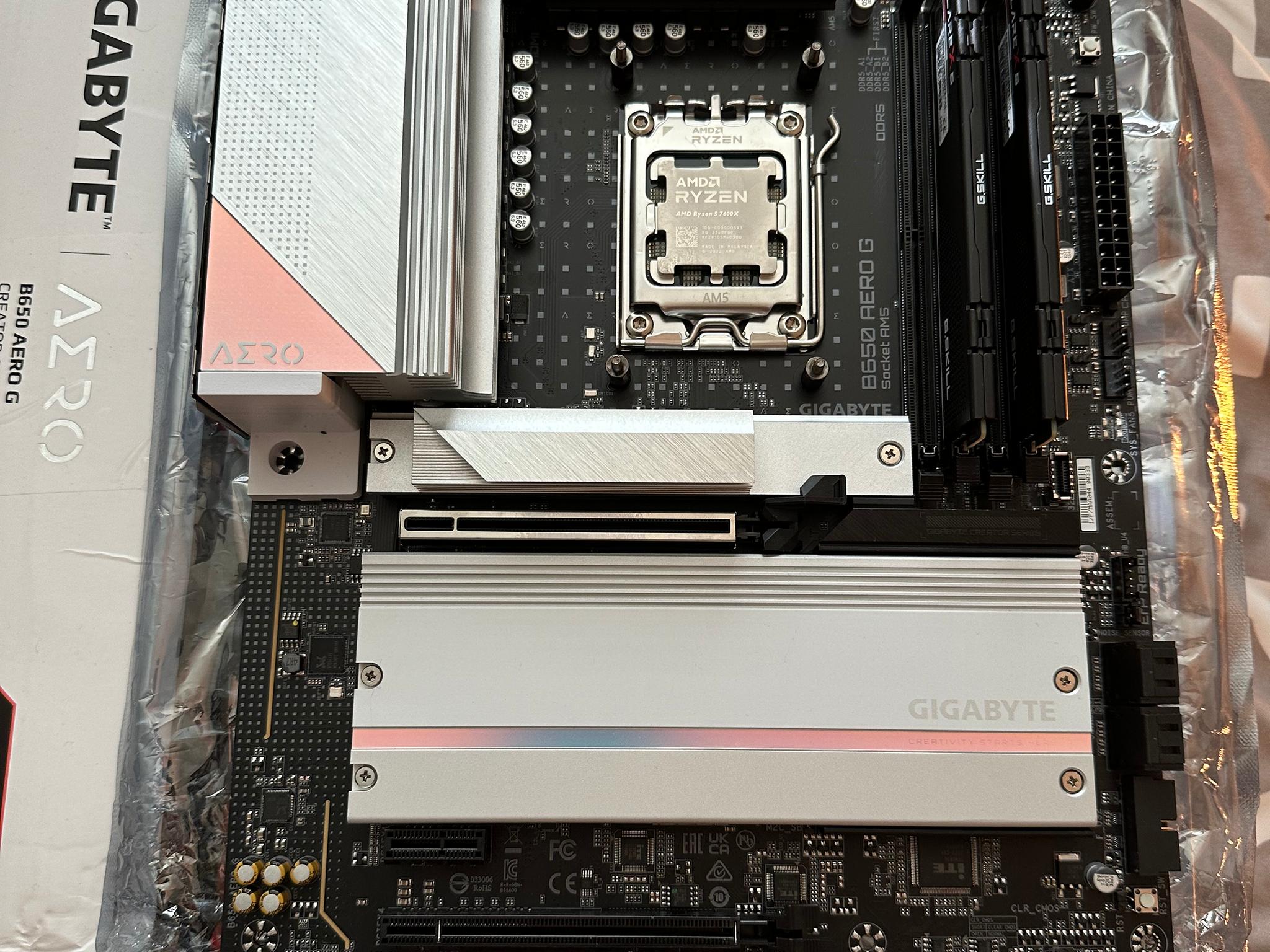 BUNDLE!! Ryzen 5 7600x, 32GB RAM, B650 Aero G Motherboard!!