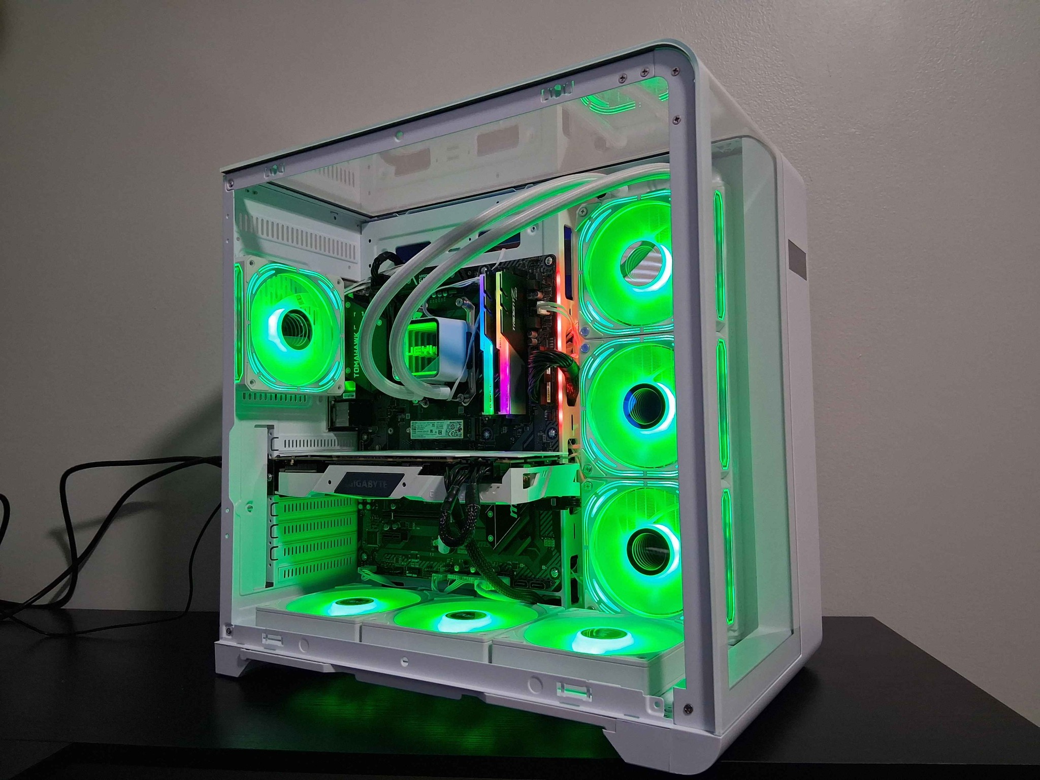 ⚪🟣Gaming PC🟣⚪ Ryzen 5 3600XT / 16GB DDR4 / 2.5TB Storage / GIGABYTE RTX 2070 / WINDOWS 11 / WIFI