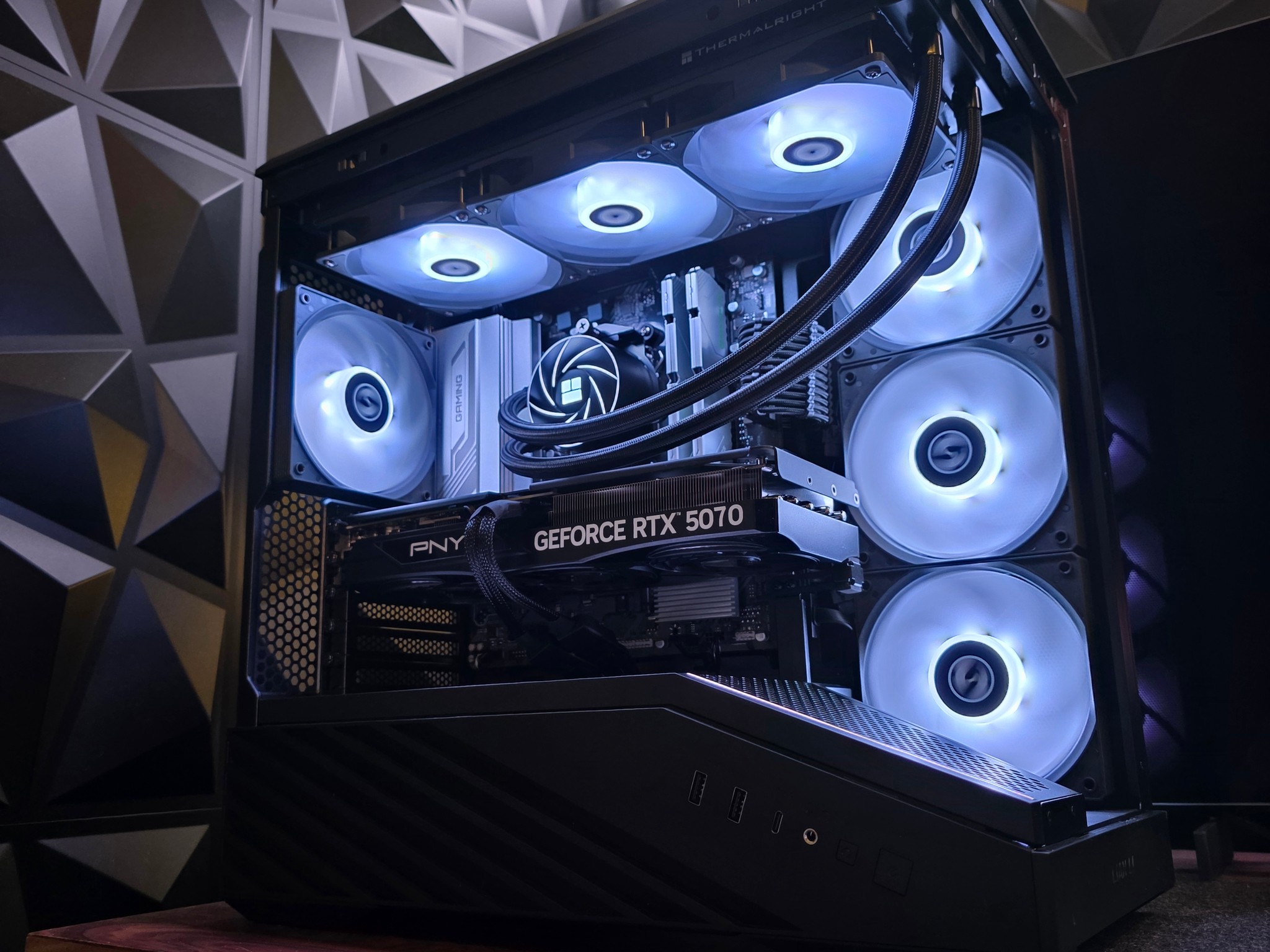RTX 5070 + RYZEN 5 7600 DDR5 PC