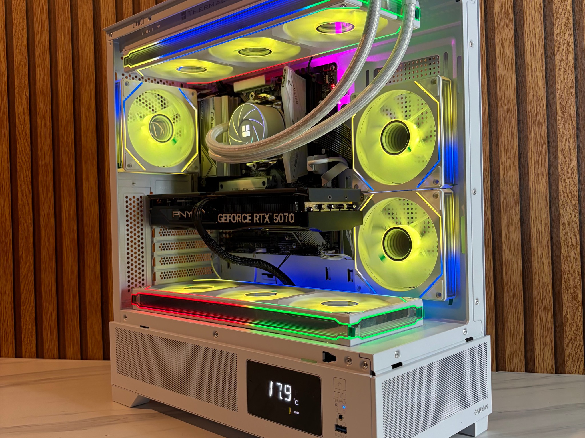 RTX 5070 | RYZEN 5 9600X | 16GB DDR5 | 1TB NVME | 360MM AIO | windows 11 PRO