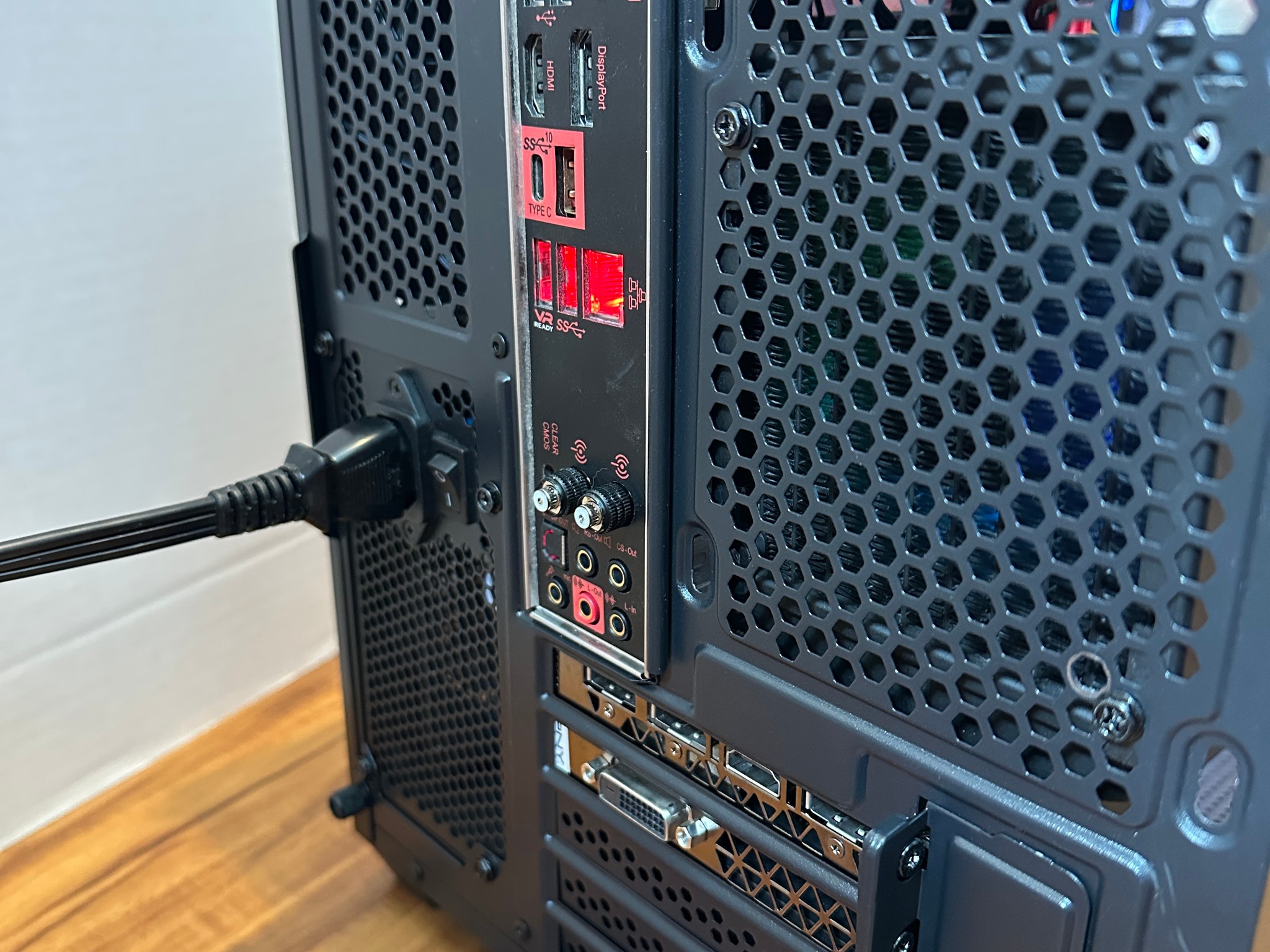 GTX 1070 | Intel i7 7700k | 16GB DDR4 | 1.12TB | Win 11 | Office 2024 | WiFi + BT | Budget Gaming PC