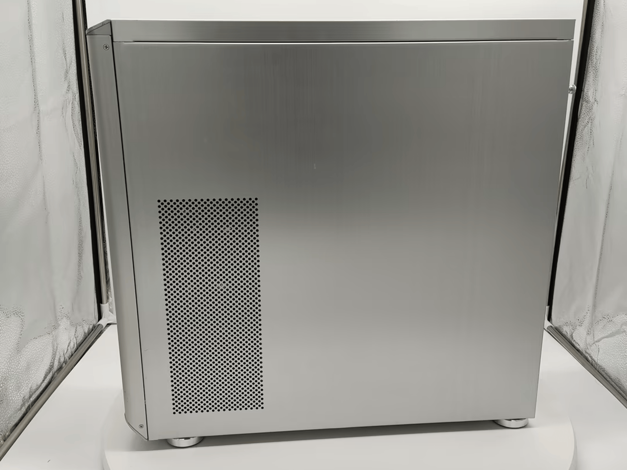 Lian Li PC-Z60 Mid Tower Chassis with 6x SATA Hot Swap Bays