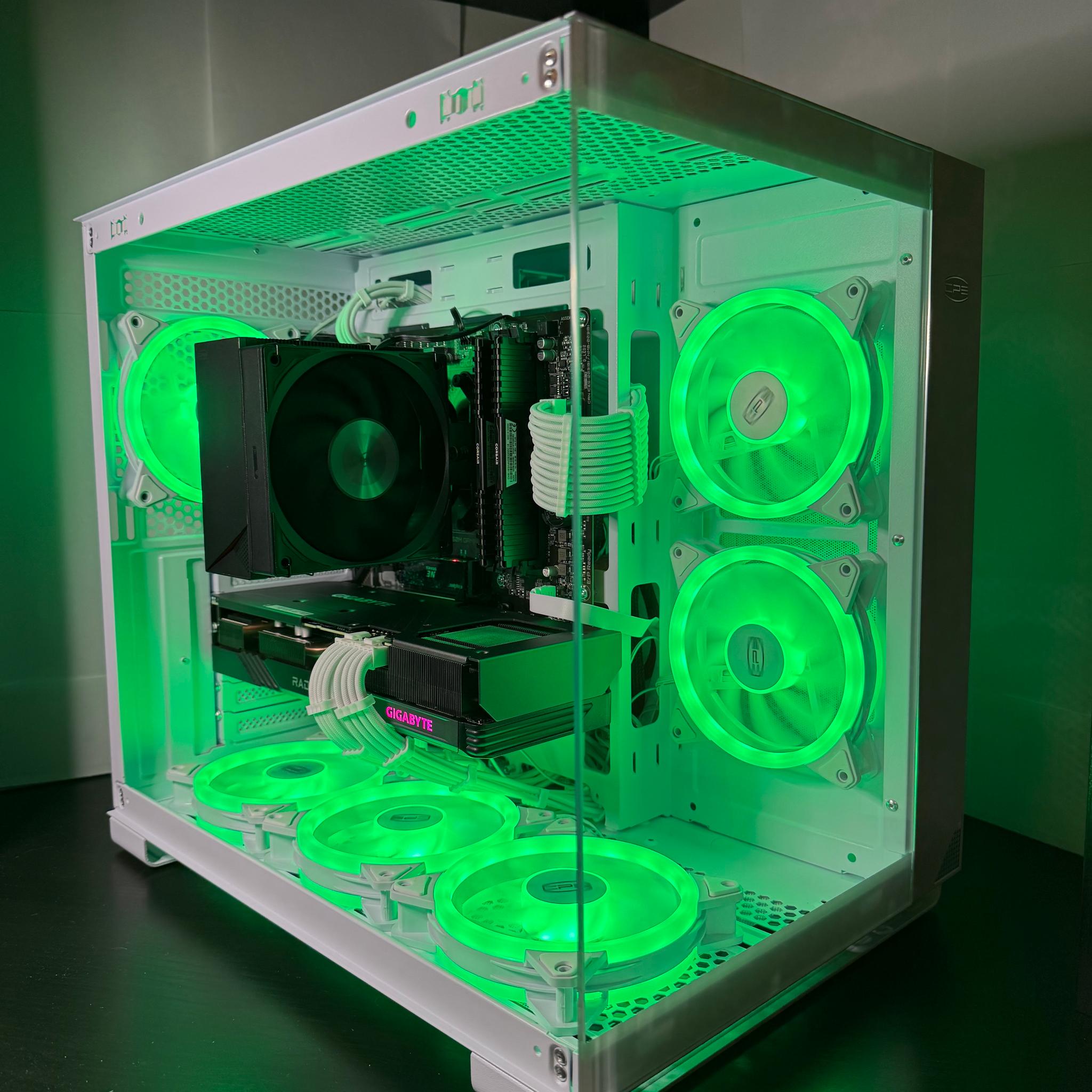 Gaming PC // Gigabyte RX 7600XT 12GB // Ryzen 5 5500 // 16 GB Ram // 1 TB NVME SSD