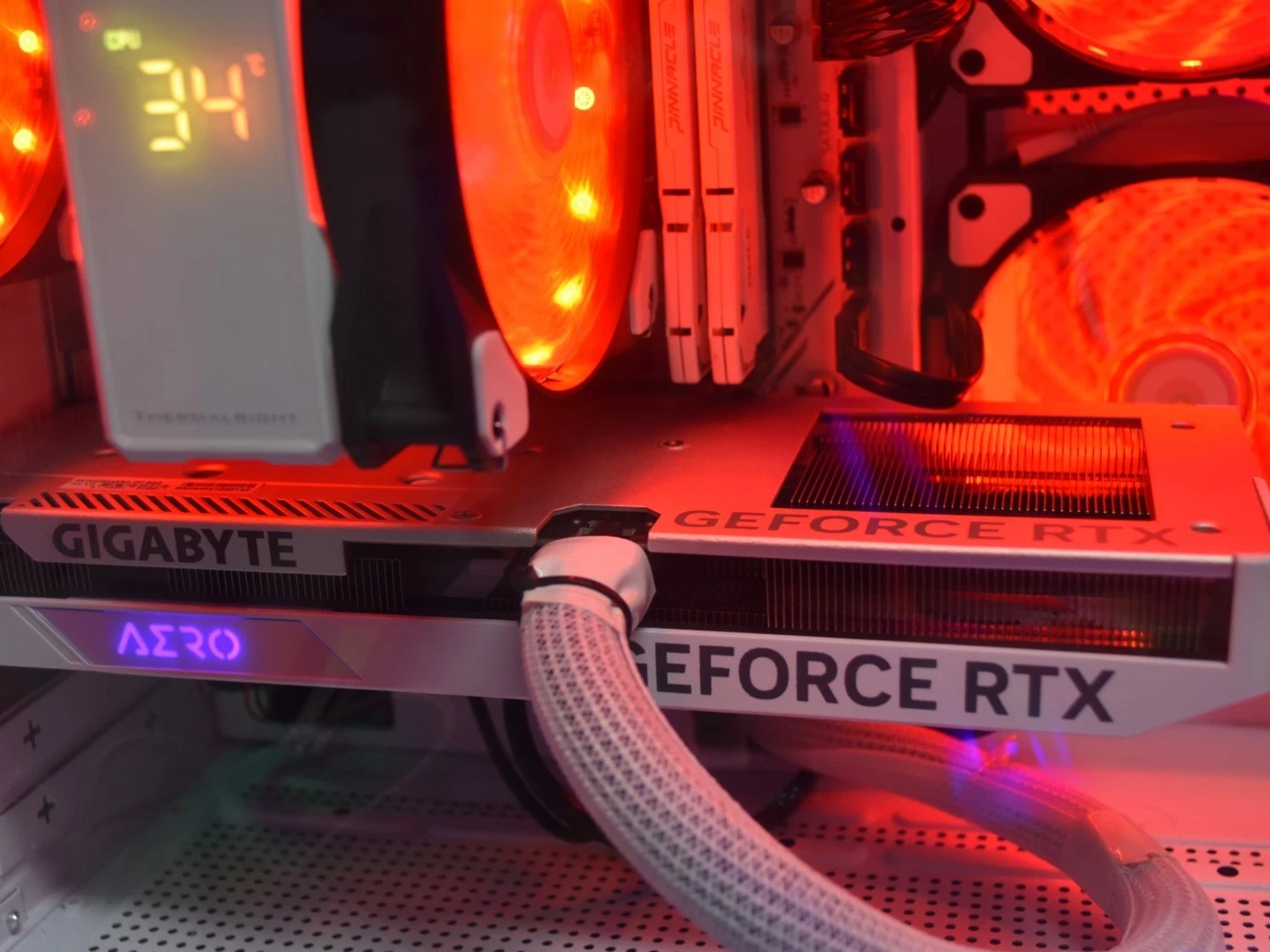 GAMING PC RYZEN 5 5500 RAM 16 GB RTX AREO 4060 8GB NVME 1TB 700 WATT PSU+ EXTRAS
