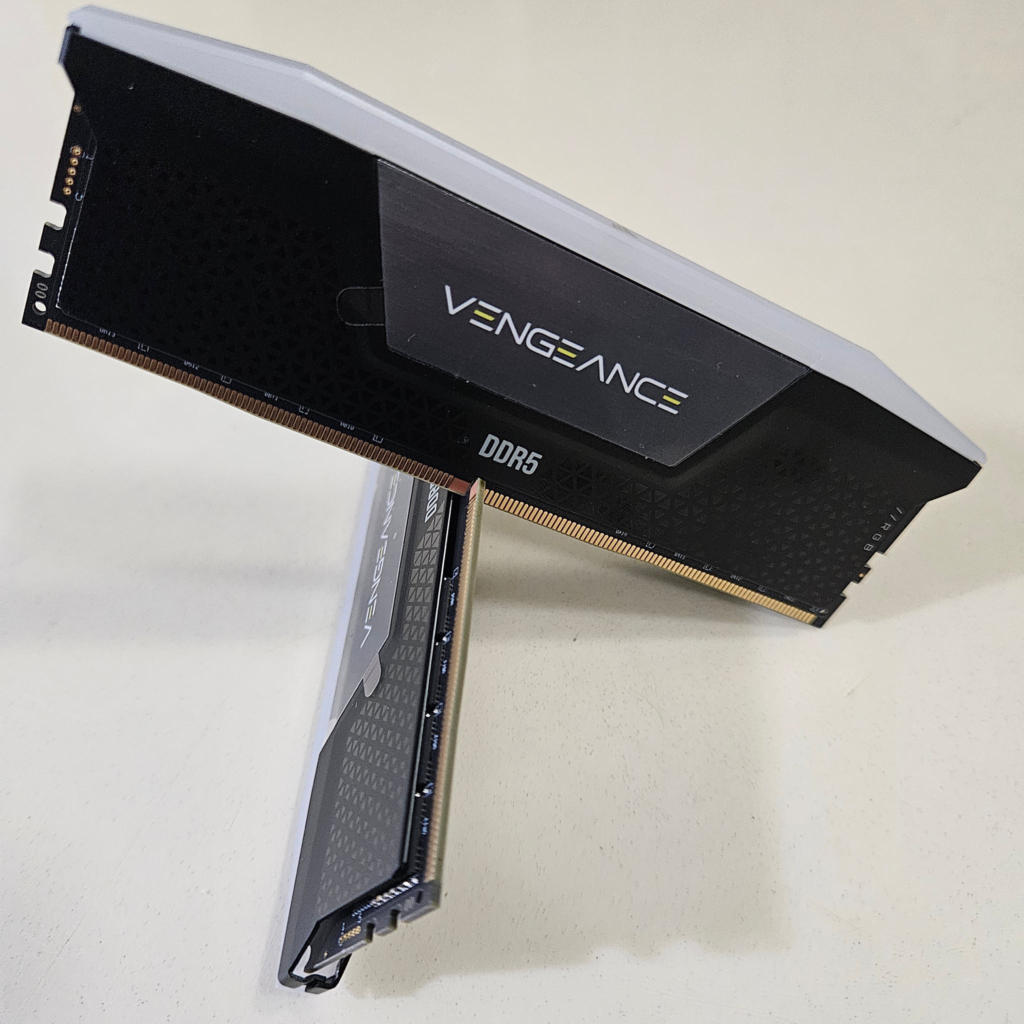 Corsair Vengeance RGB DDR5 RAM CL32 6400MTS 96GB(2X48GB)