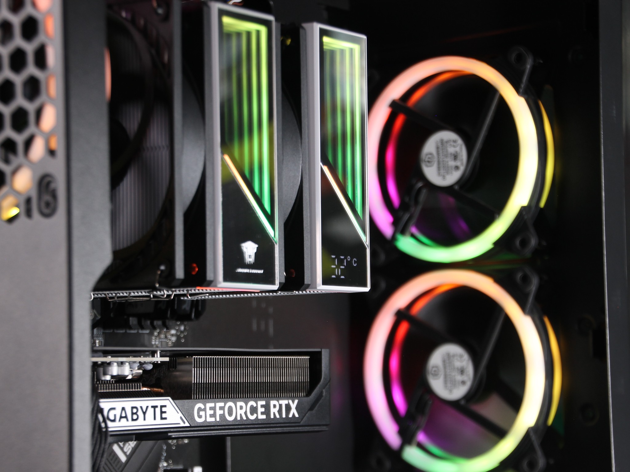 𝑽𝑰𝑷𝑬𝑹 // Core i5-12600K, RTX 5060 Ti 16GB // Upper Mid-Range Gaming PC