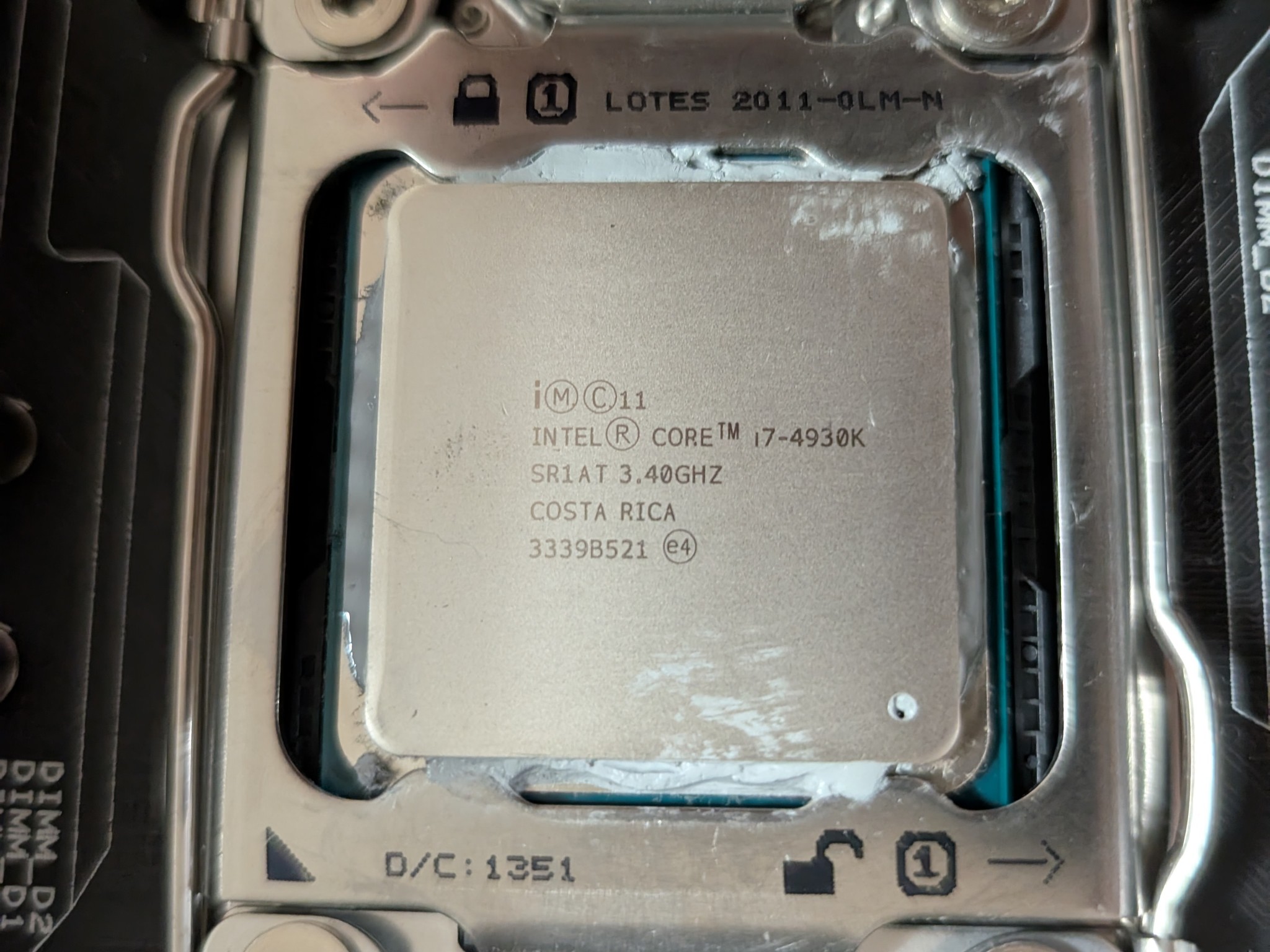 Asus X79 / Intel 4930K / 32GB DDR3 2133mhz / Nvidia 8400 GS 512MB