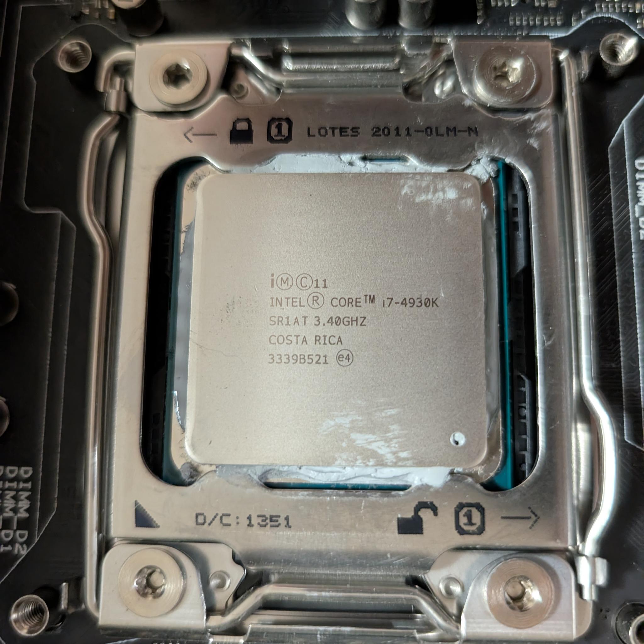 Asus X79 / Intel 4930K / 32GB DDR3 2133mhz / Nvidia 8400 GS 512MB