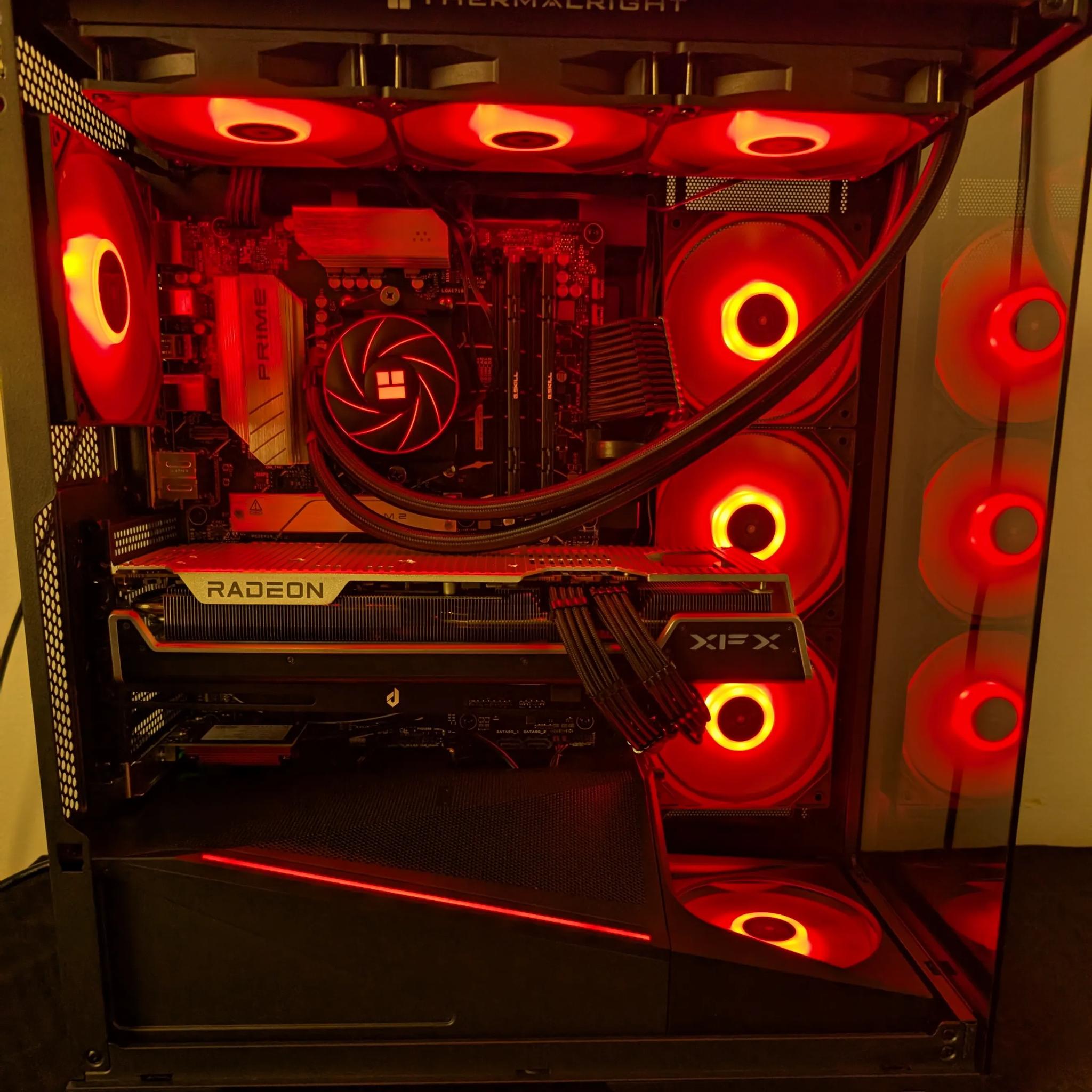 RX 7800 XT - Ryzen 7 9700x - 32 GB DDR5 6000 - 1 TB NVME Liquid Cooled