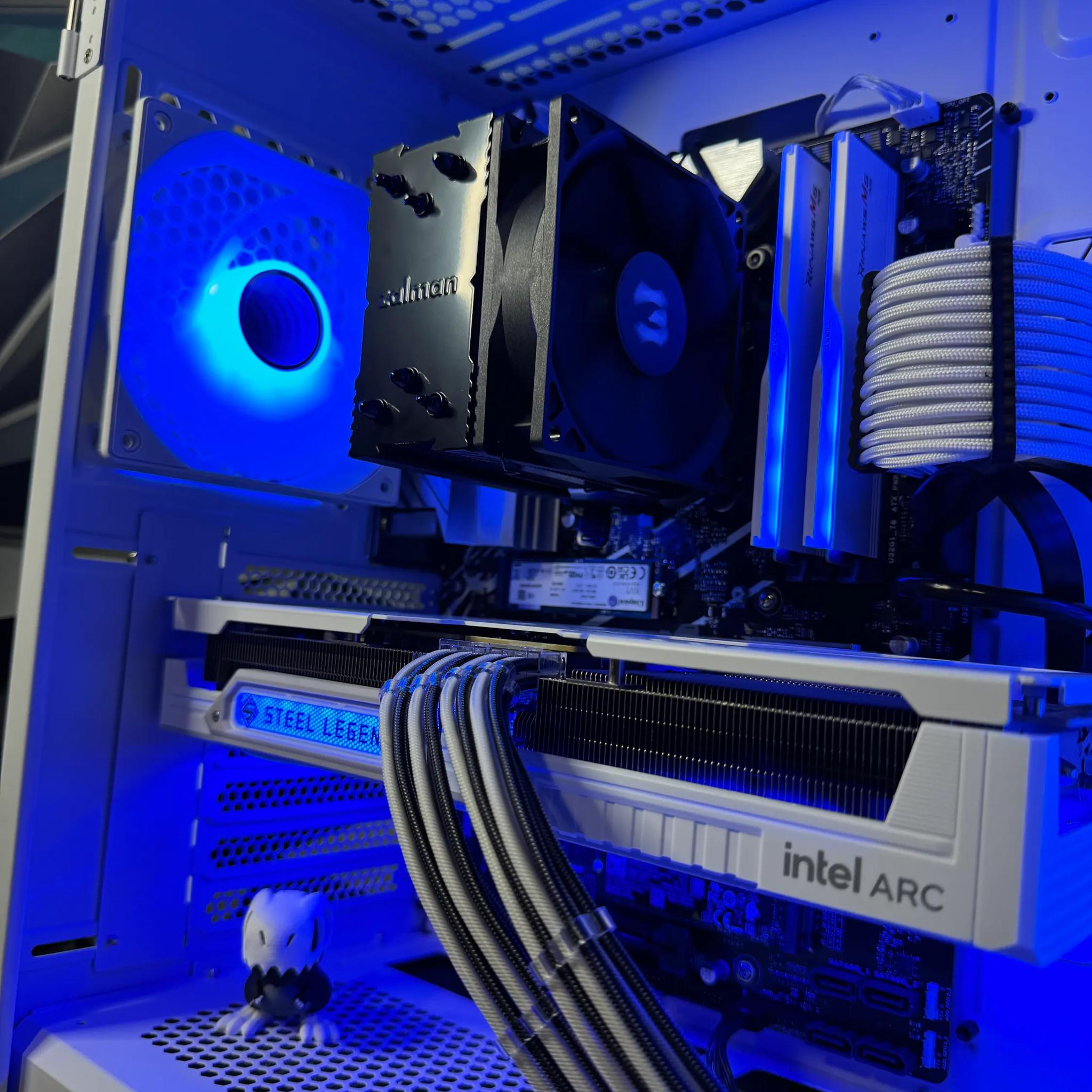 ⬜🔥🦖White Dino ⬜🔥🦖I5 14400F| ARC B580| 1.5 TB NVMe| 32 GB DDR5 6400MHz