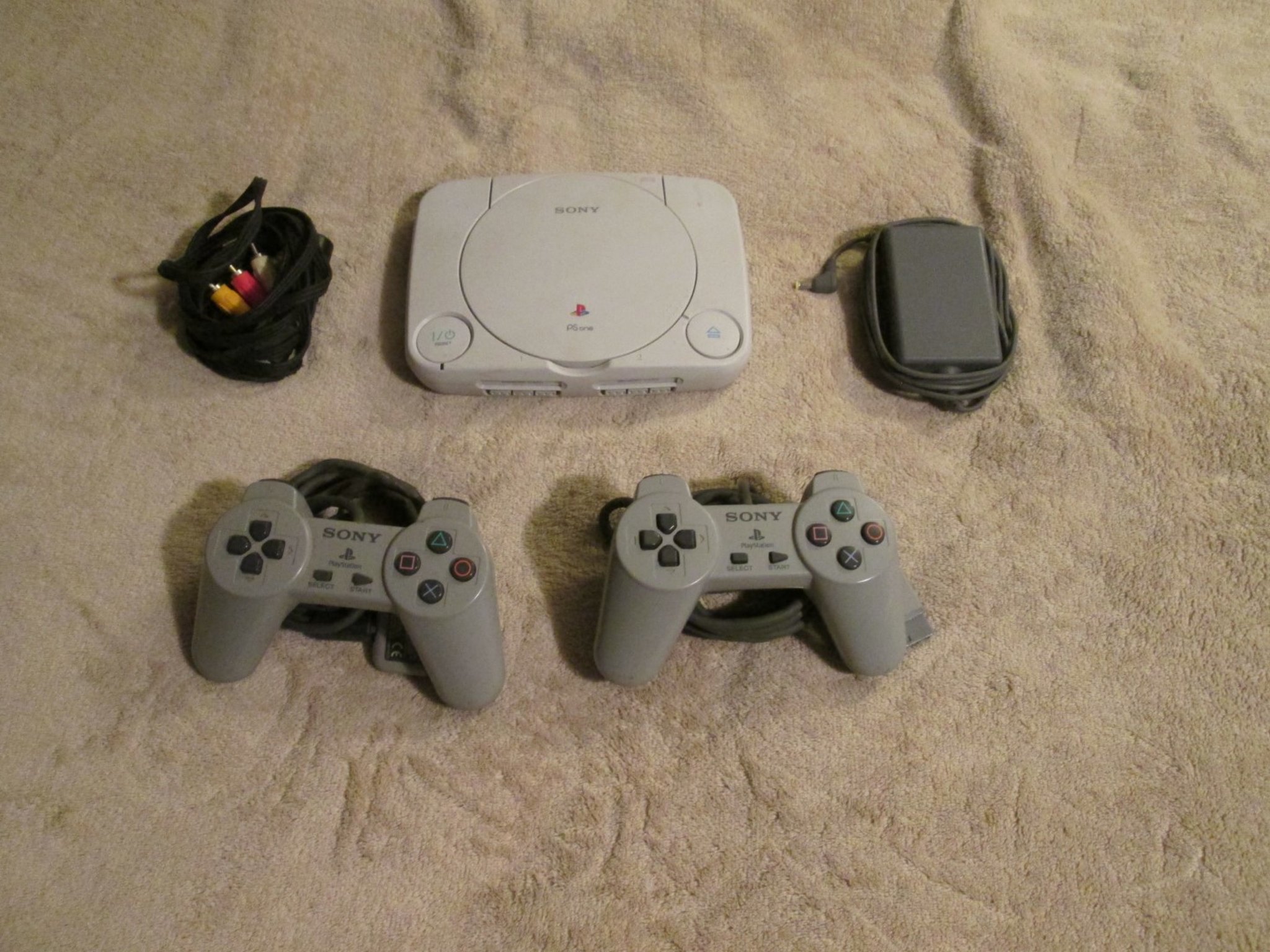 Playstation 1 Ps One Slim With 2 Controllers