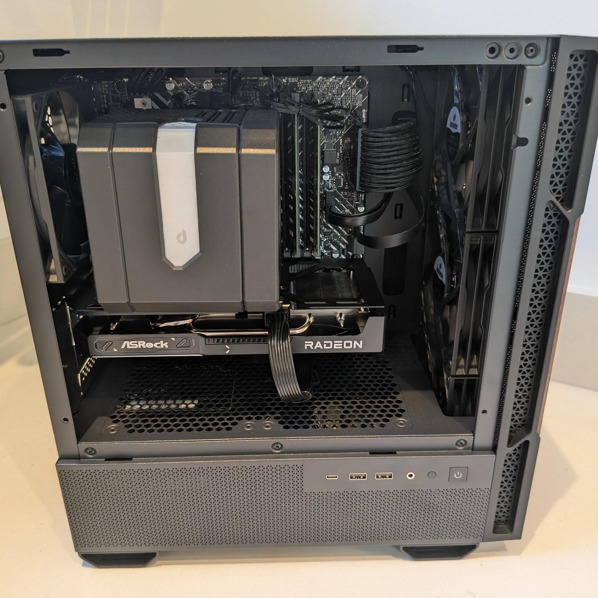 Wood Chopper - RX 9060 XT 16GB, Intel Core i5 12600, 32 GB RAM, 2 TB Gen 4 NVME