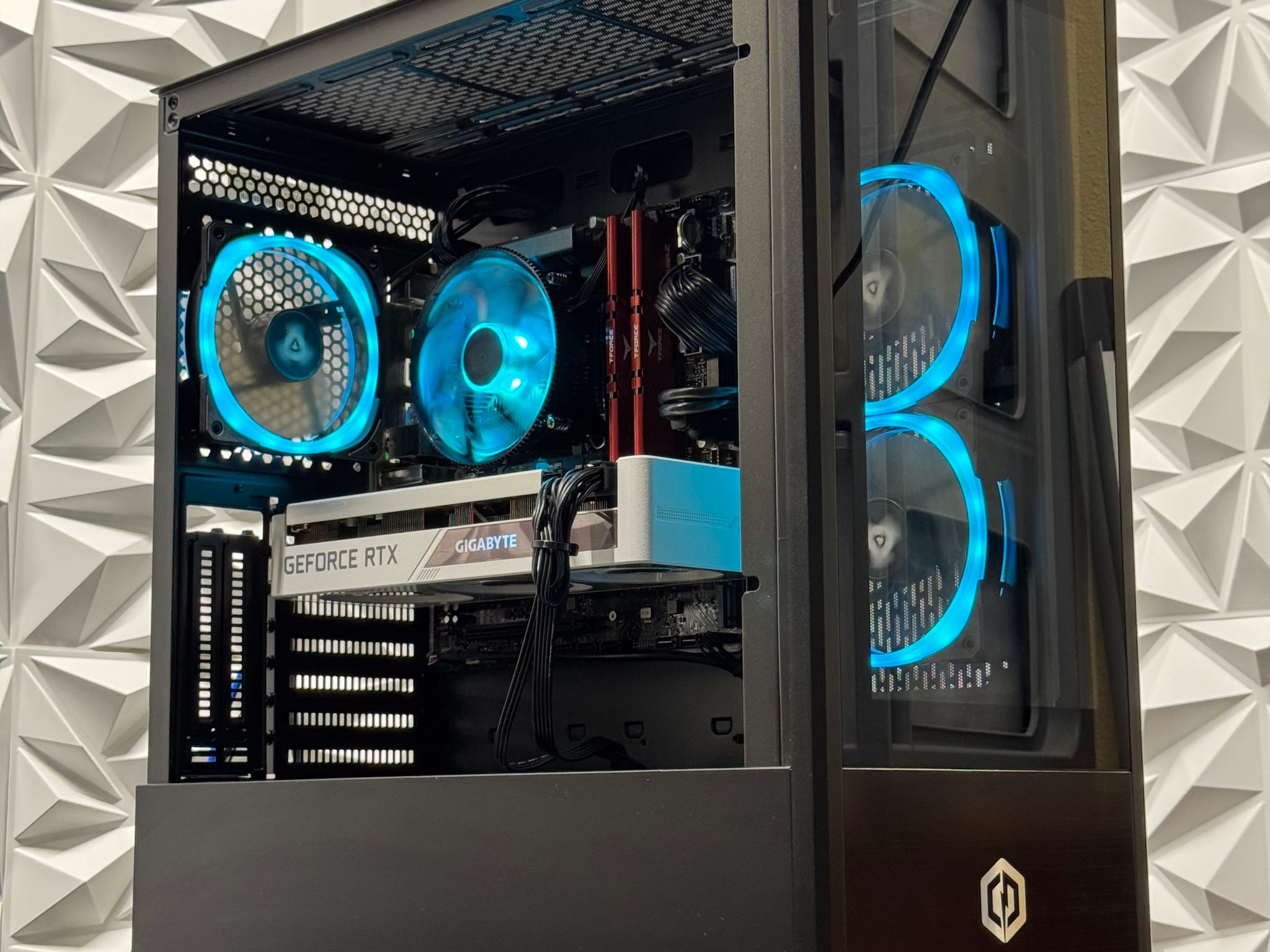 Rtx 3070 / i7-12700F / 16GB DDR4 Ram / 1500GB Storage / 700w psu / Windows 11