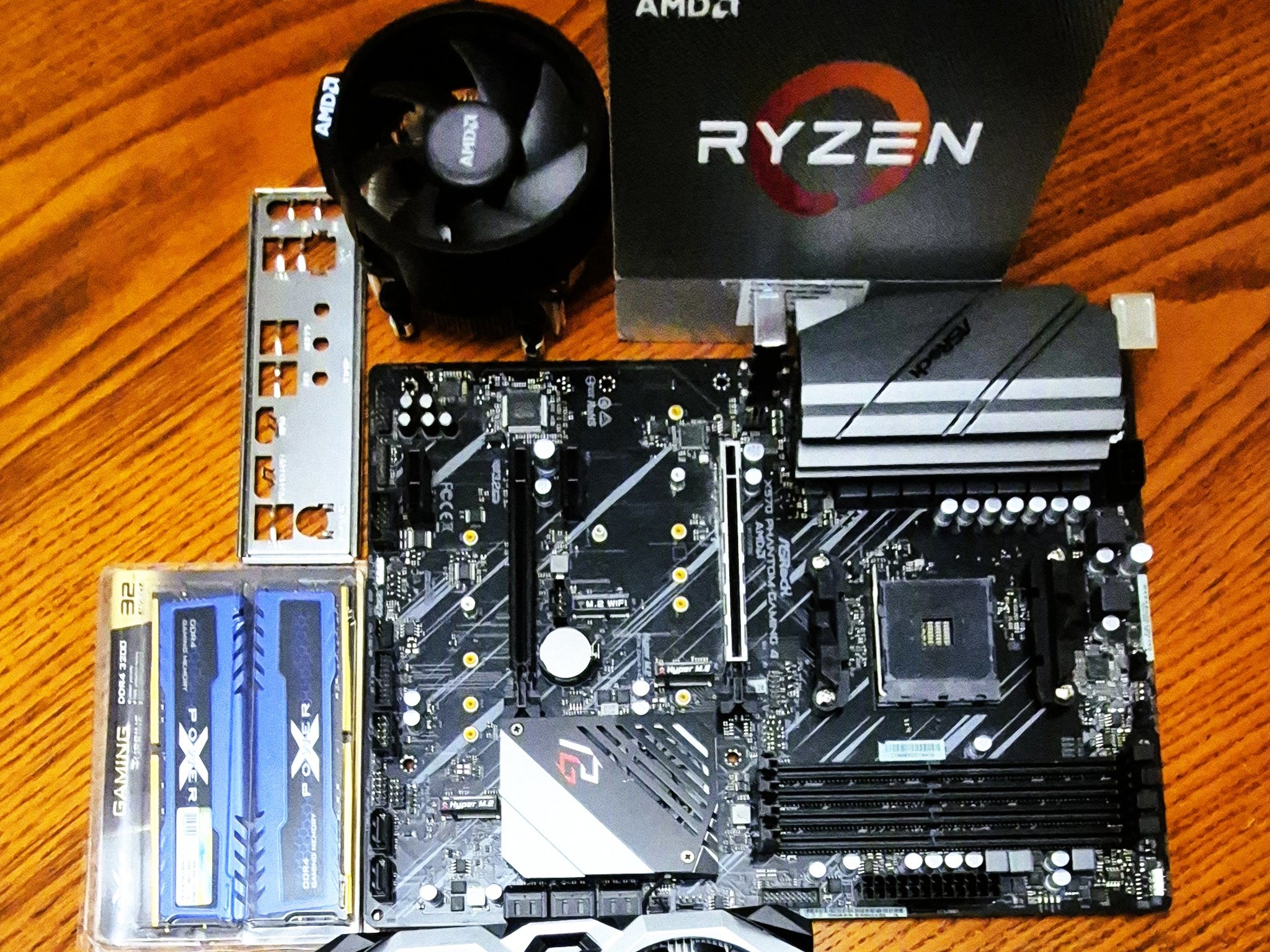 Combo ASRock X570 Phantom Gaming 4, AMD Ryzen 9 3950X CPU, 32GB XPX Gaming RAM, MSI GTX 1650 4GB GPU