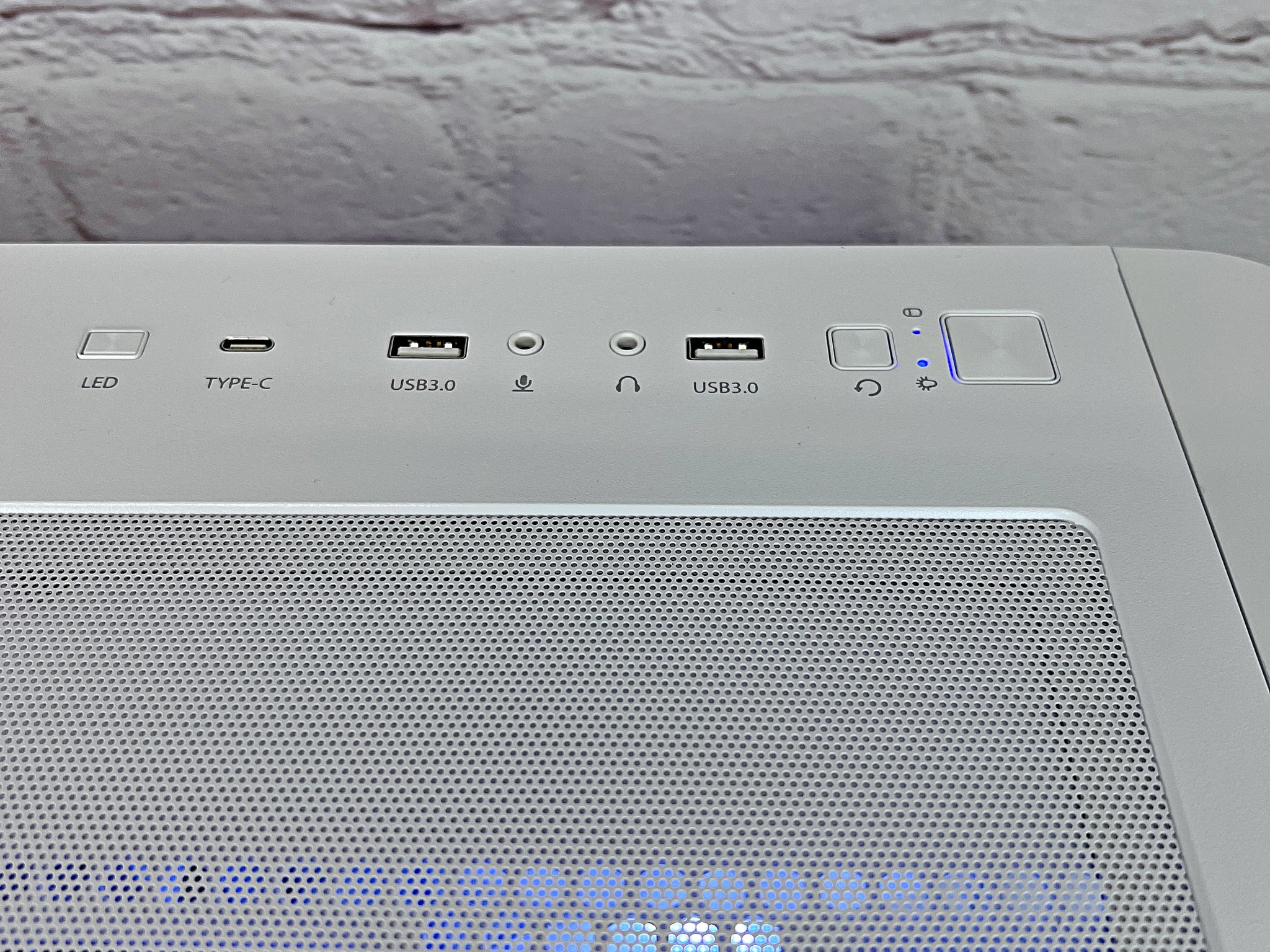 RX 9070 XT Ryzen 7800X3D 32GB DDR5 2TB M.2 Win 11 Pro Gaming PC