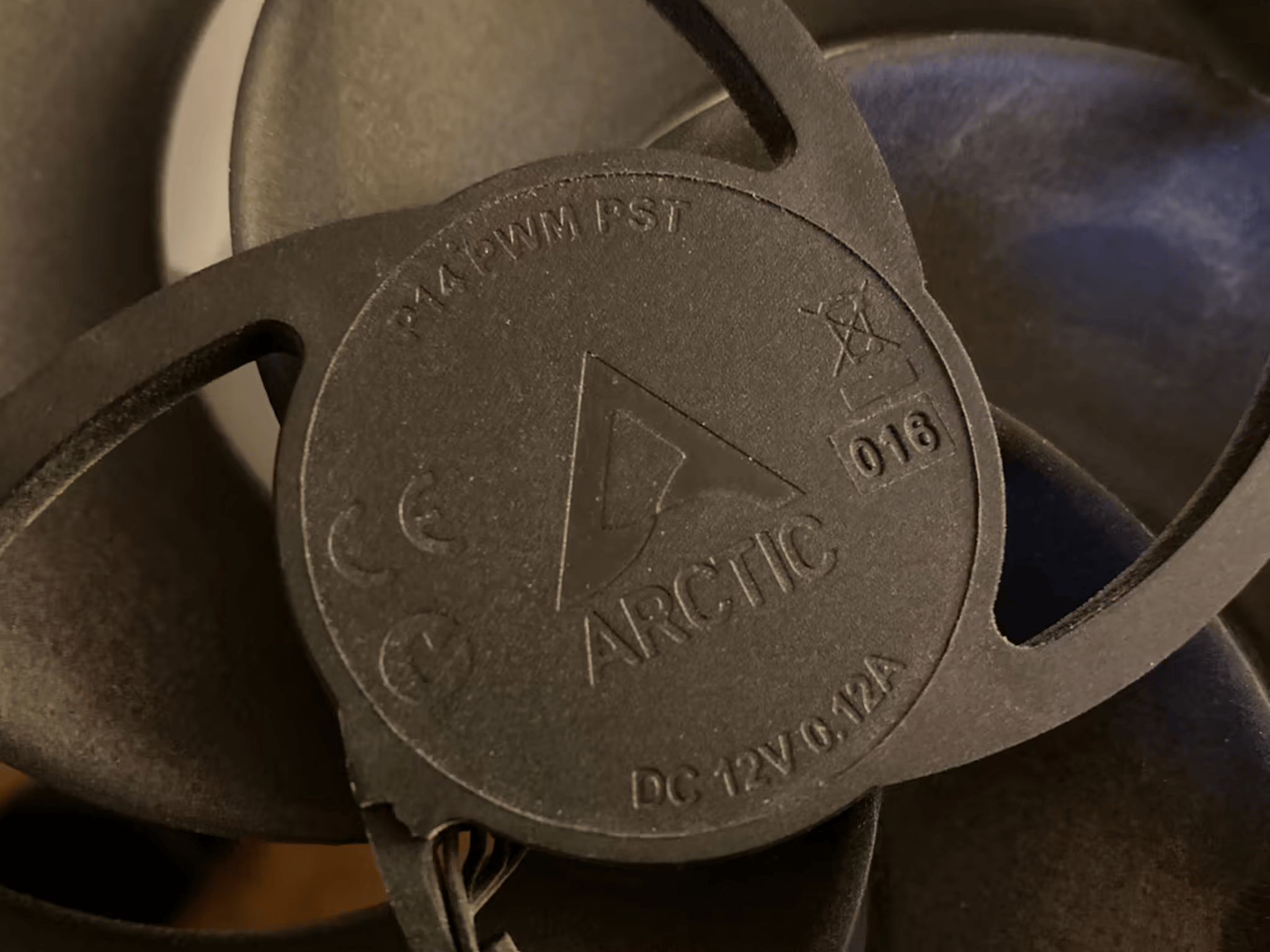 2x 120mm + 2x 140mm Arctic PWM Fans