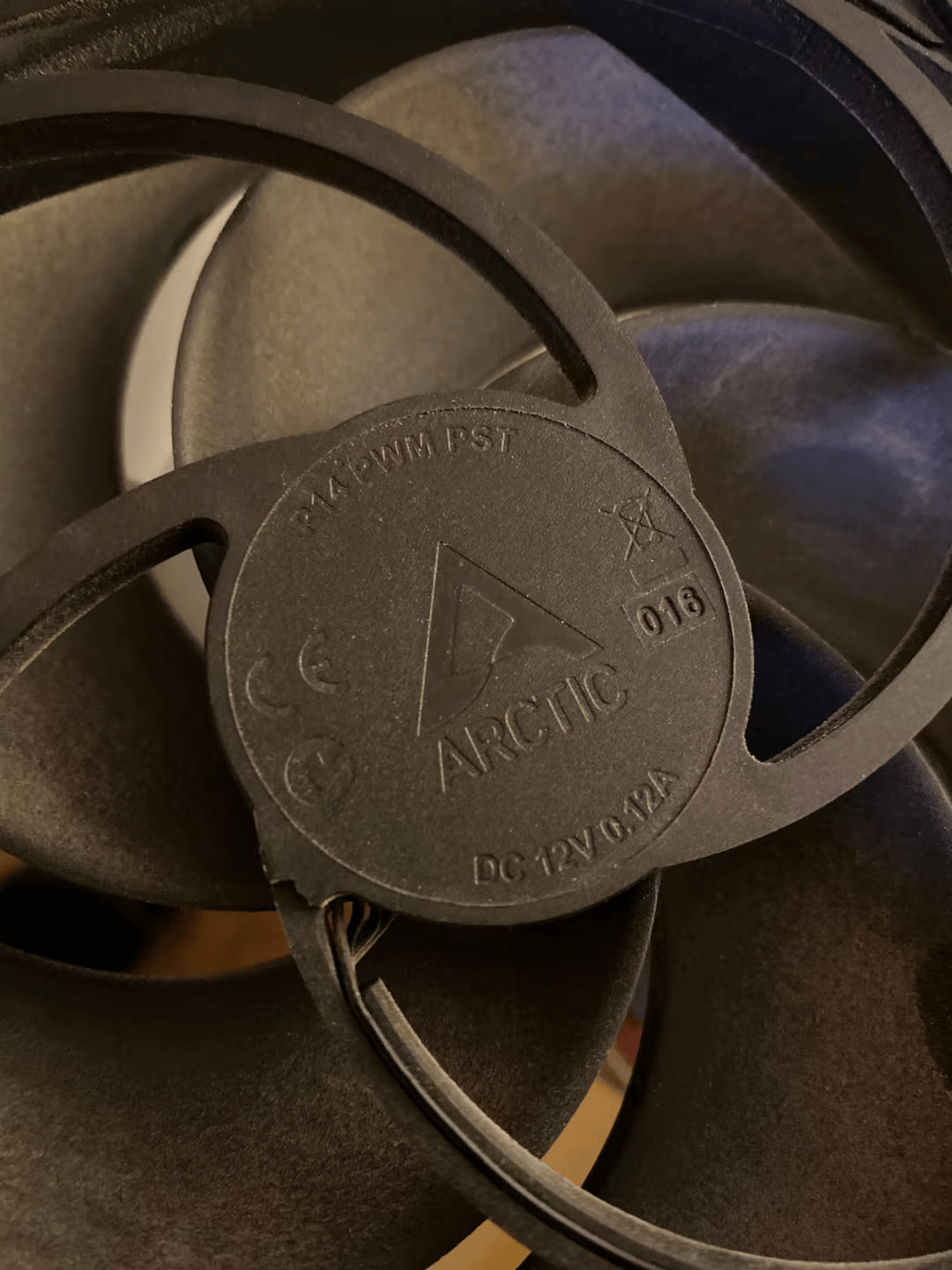 2x 120mm + 2x 140mm Arctic PWM Fans