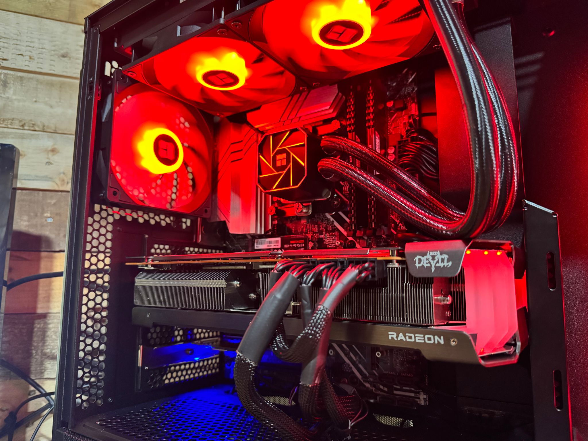 1080p & 1440p Gaming | RX 6950XT | i7 12700k | 1TB SSD | 32GB RAM | WiFi 6 and Bluetooth