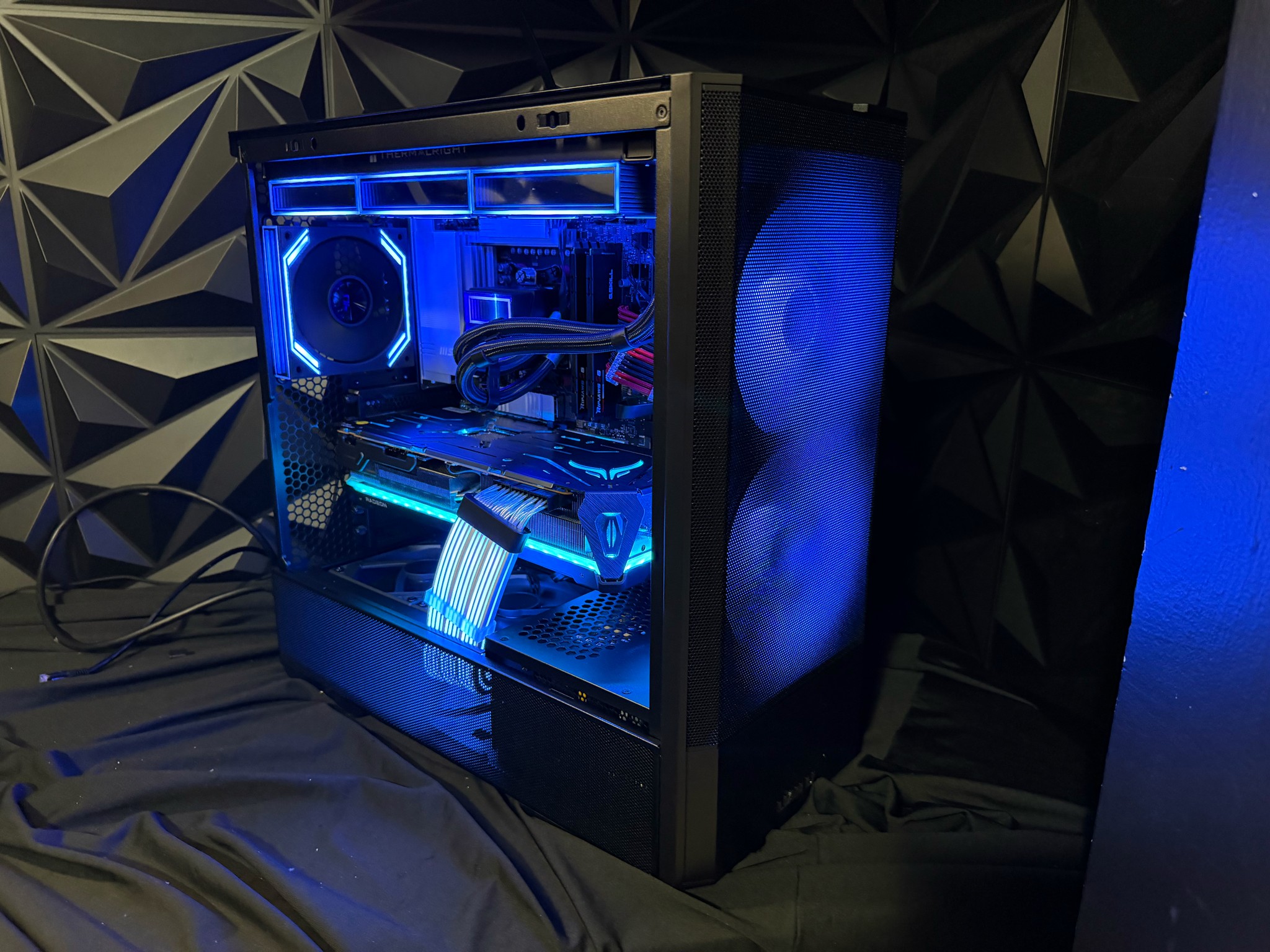 🩸🔥 BLOOD PRISM 79 🔥🩸Ryzen 9 7900X| 7900XTX 24 GB| 64 GB DDR5| 4 TB NVMe| 850W PSU