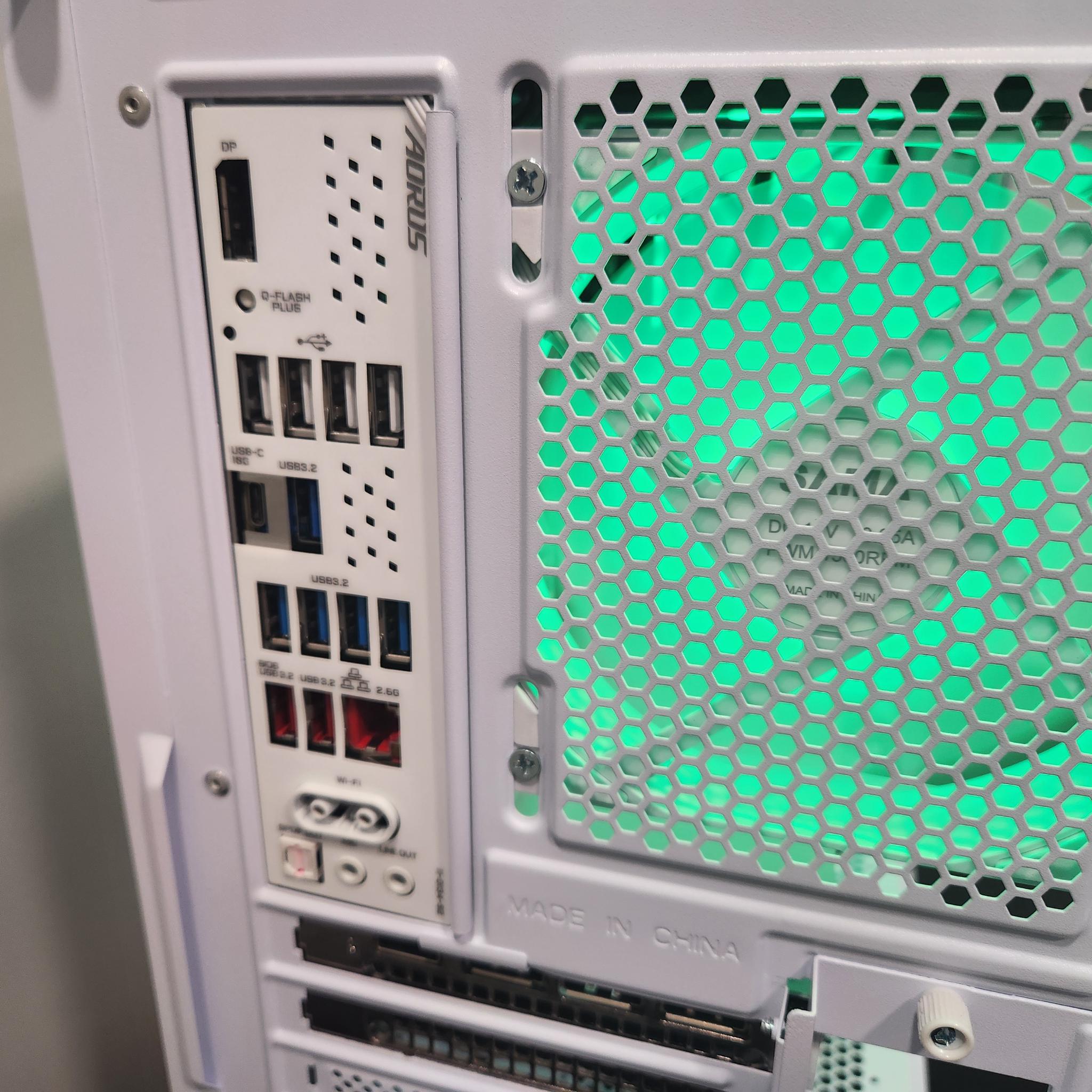 High end White gaming pc with CUSTOM RTX WHITE GPU!
